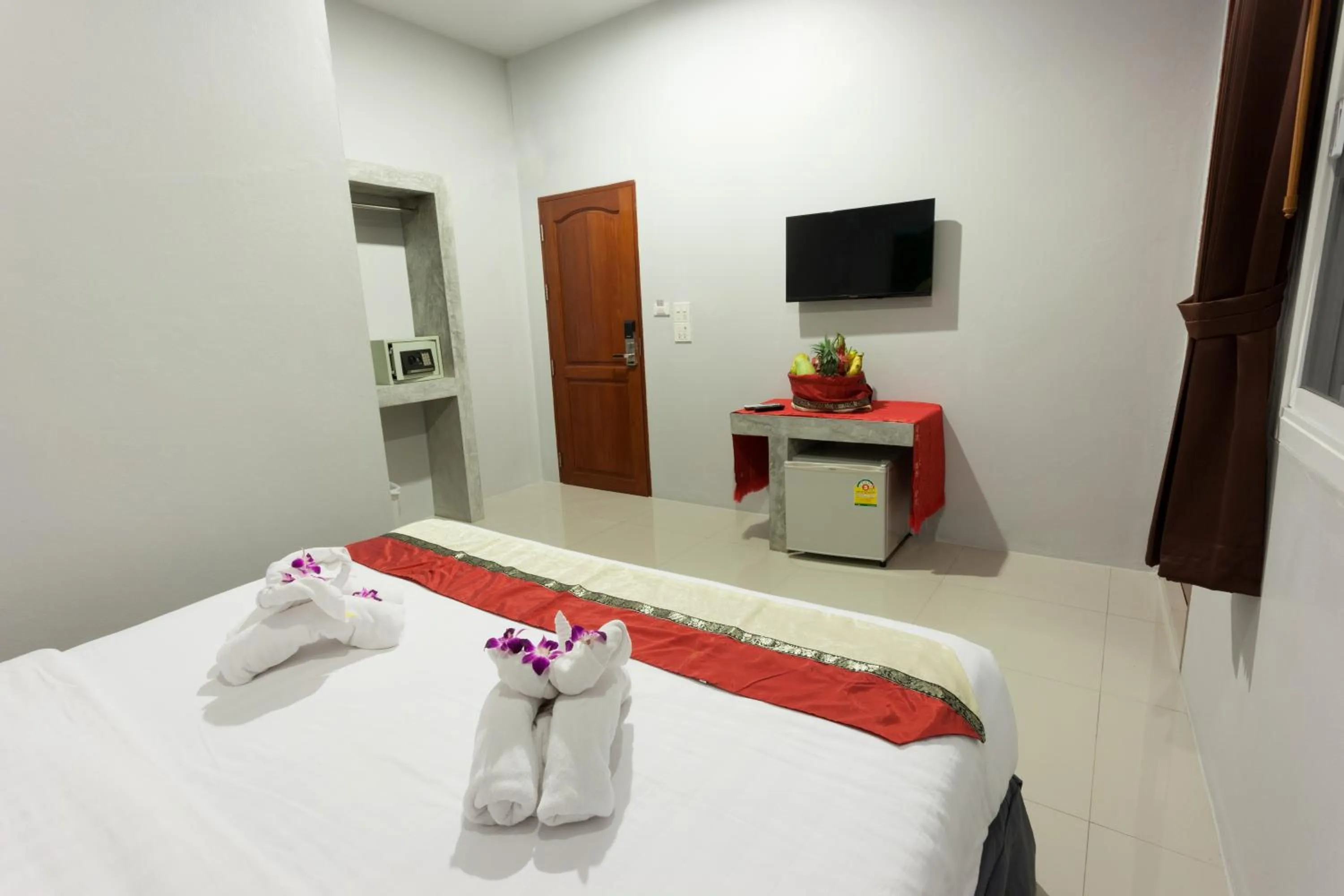 Photo of the whole room, Bed in Freedom Hotel