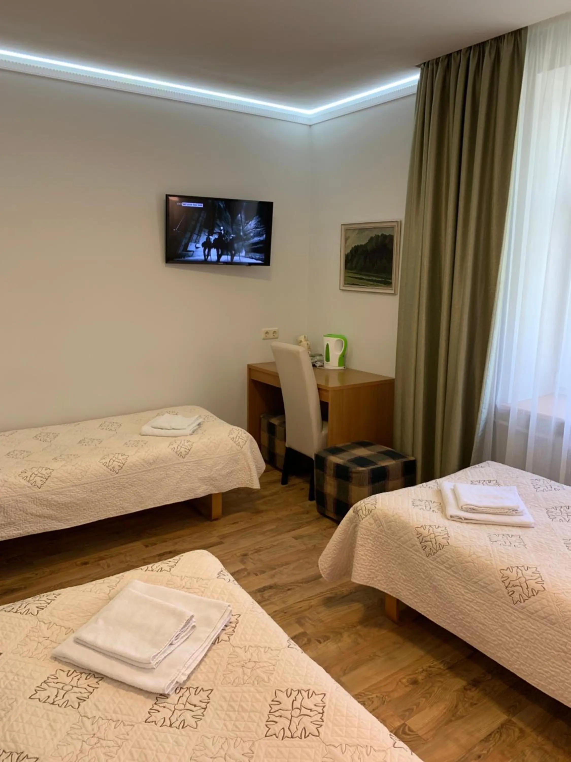 Bedroom, Bed in Raze