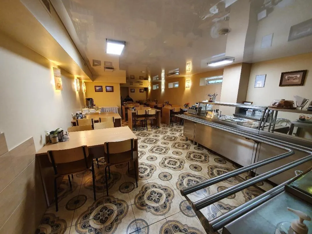 Restaurant/places to eat in Raze