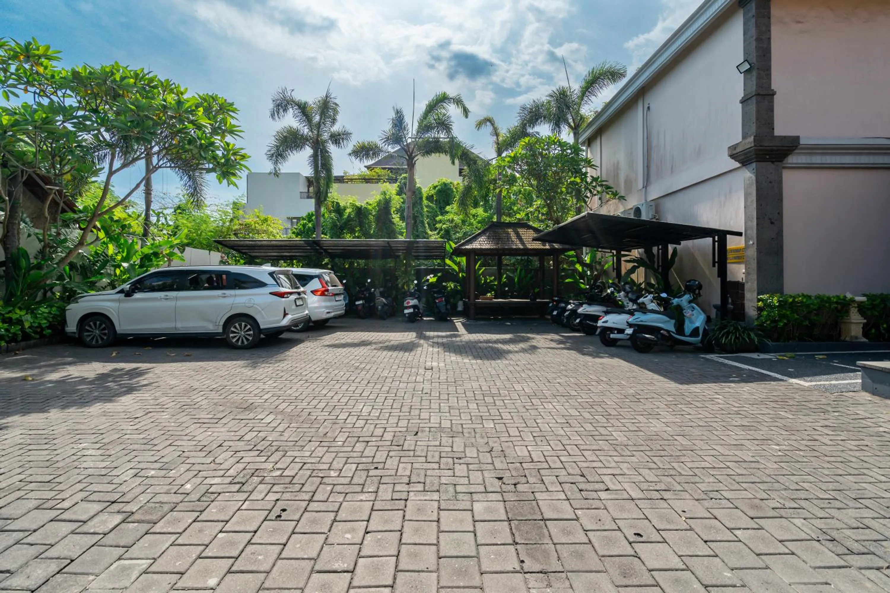 Parking in De' Bharata Bali Villas