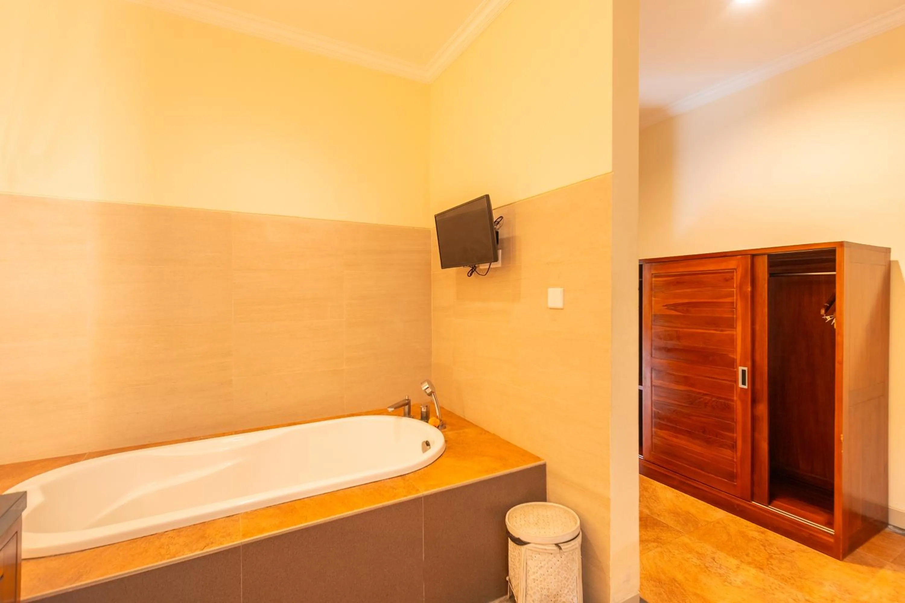 Bath in De' Bharata Bali Villas