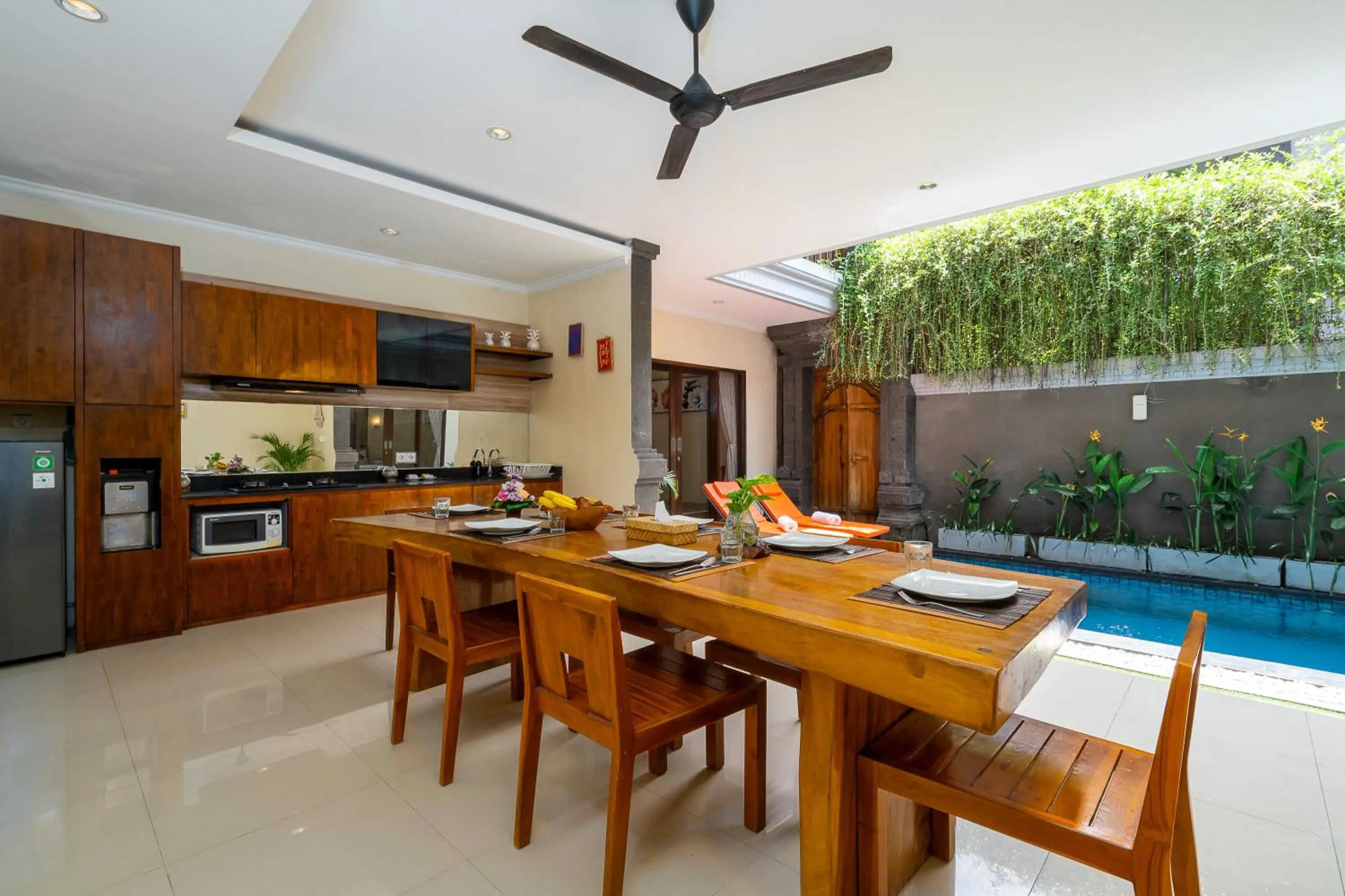 Kitchen or kitchenette in De' Bharata Bali Villas