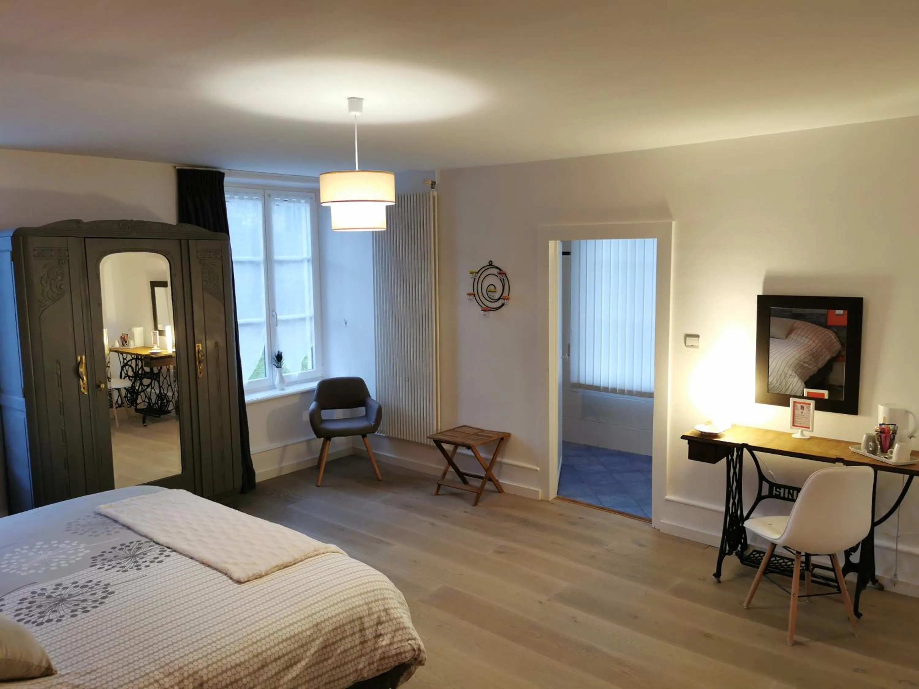 Photo of the whole room in Chambres d'hôtes La Tuilerie