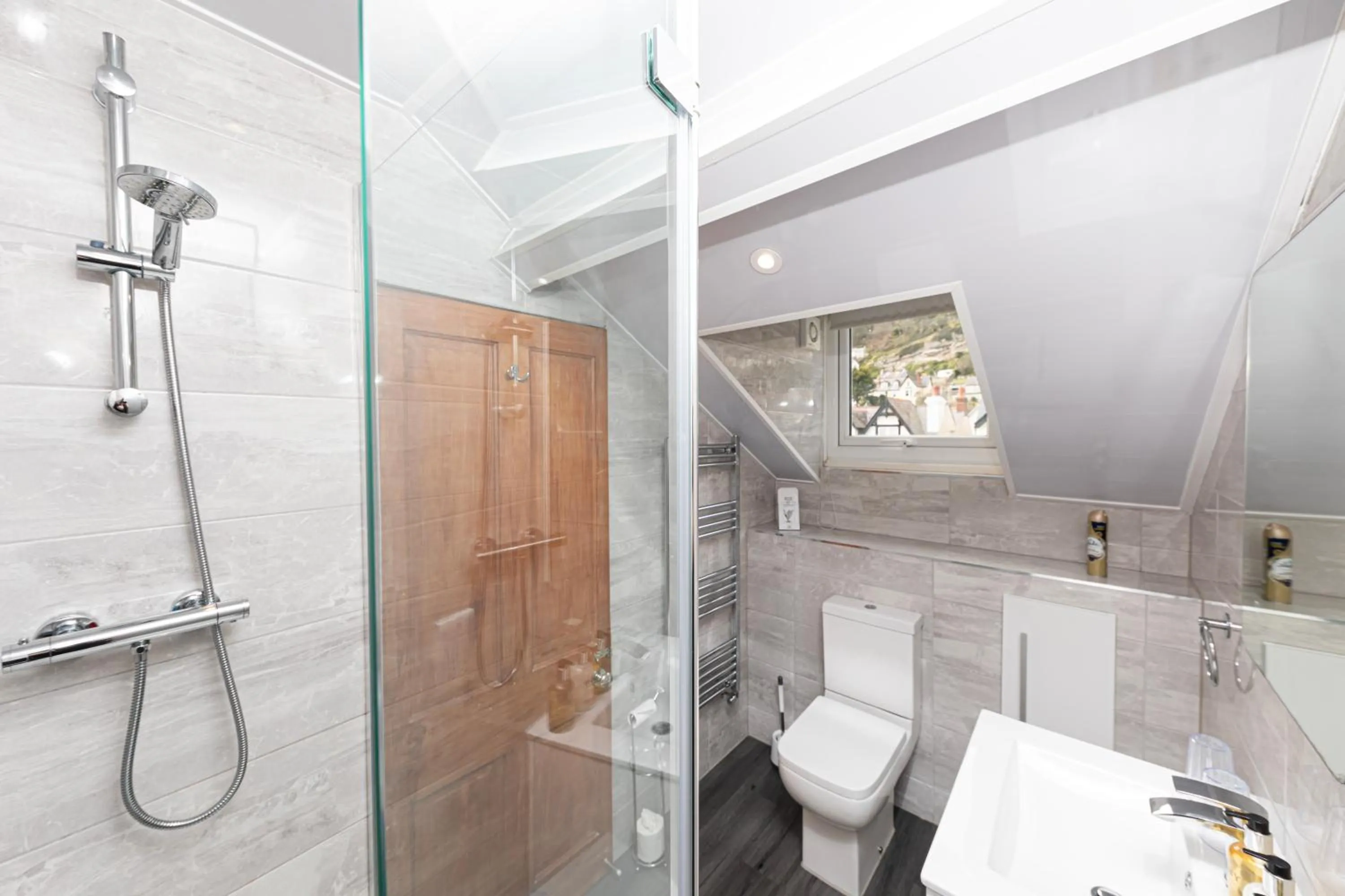 Bathroom in The Annan Hotel