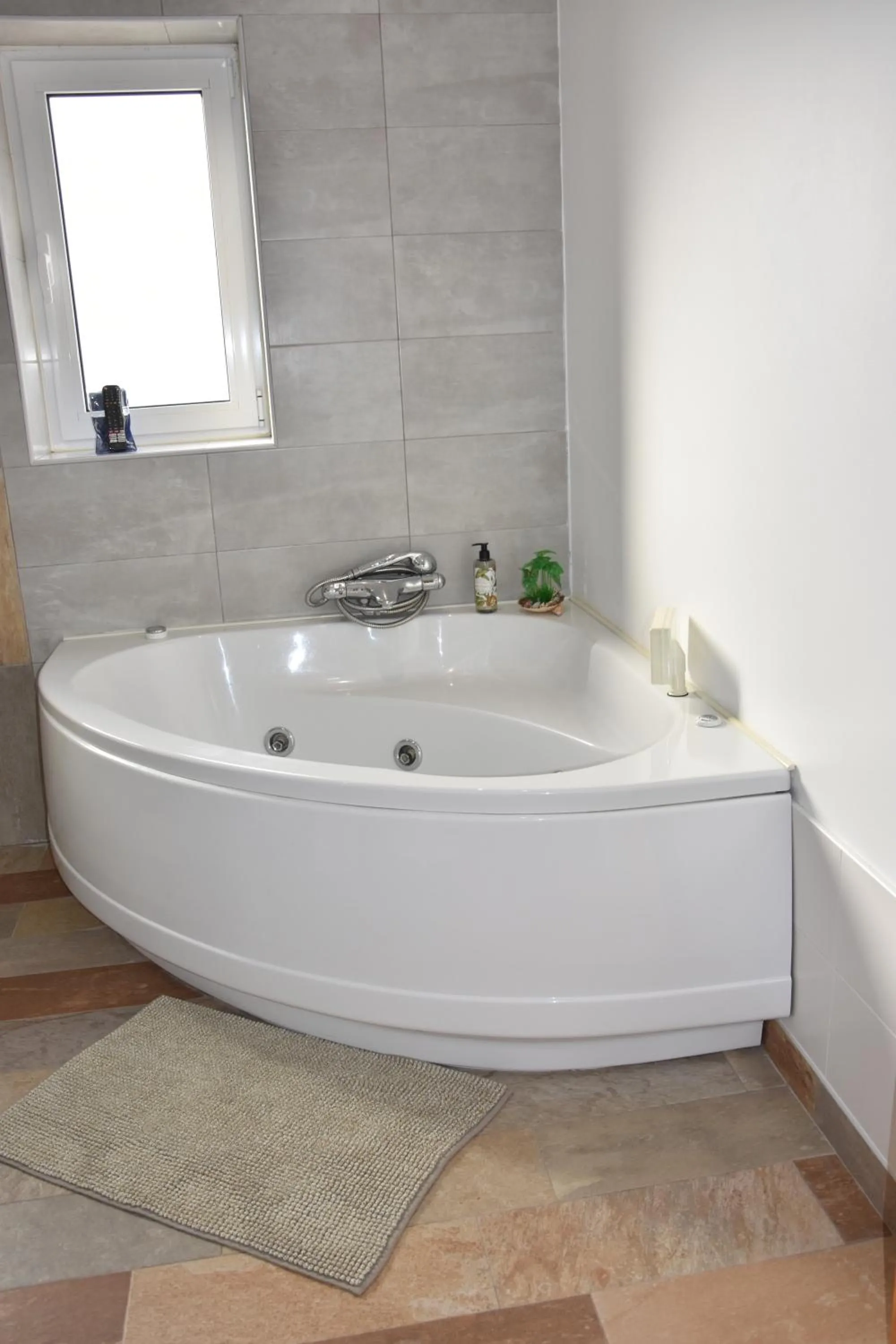 Hot Tub in Monte das Perdizes