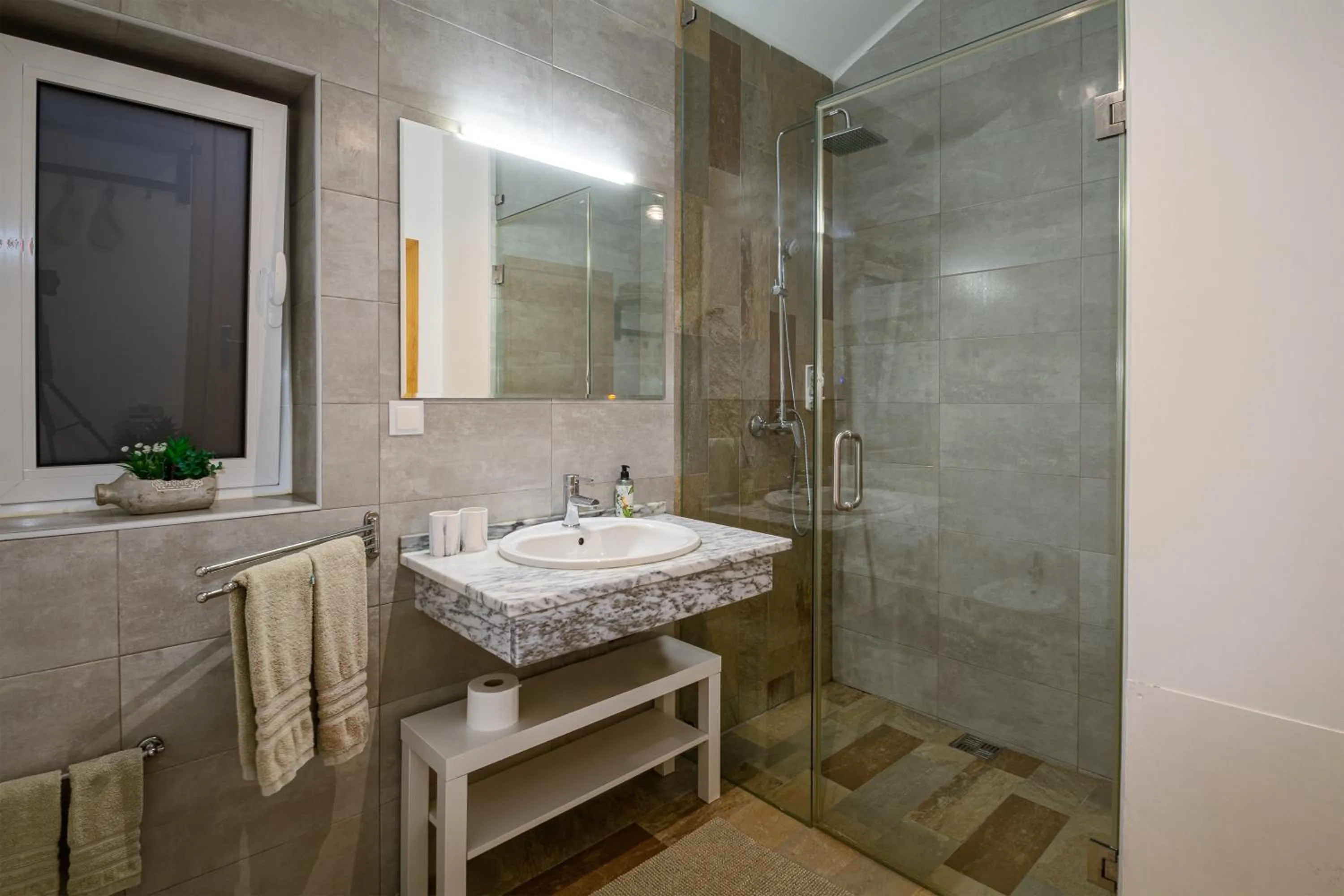 Shower in Monte das Perdizes