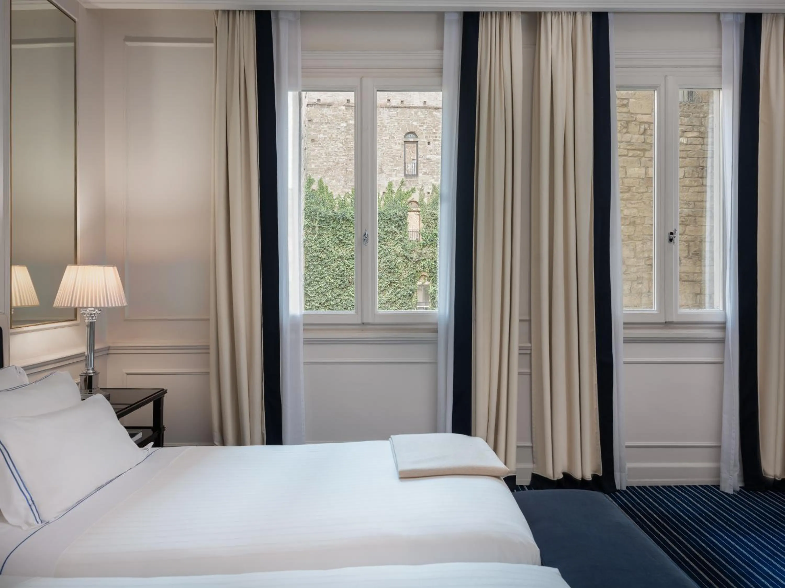 Bedroom, Bed in Hotel Lungarno - Lungarno Collection