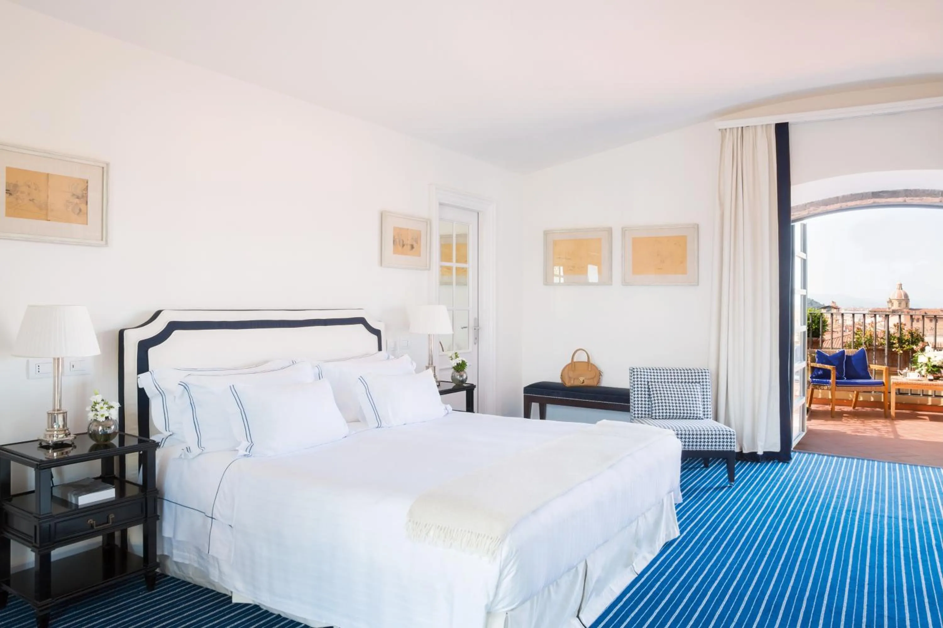 Bedroom, Bed in Hotel Lungarno - Lungarno Collection