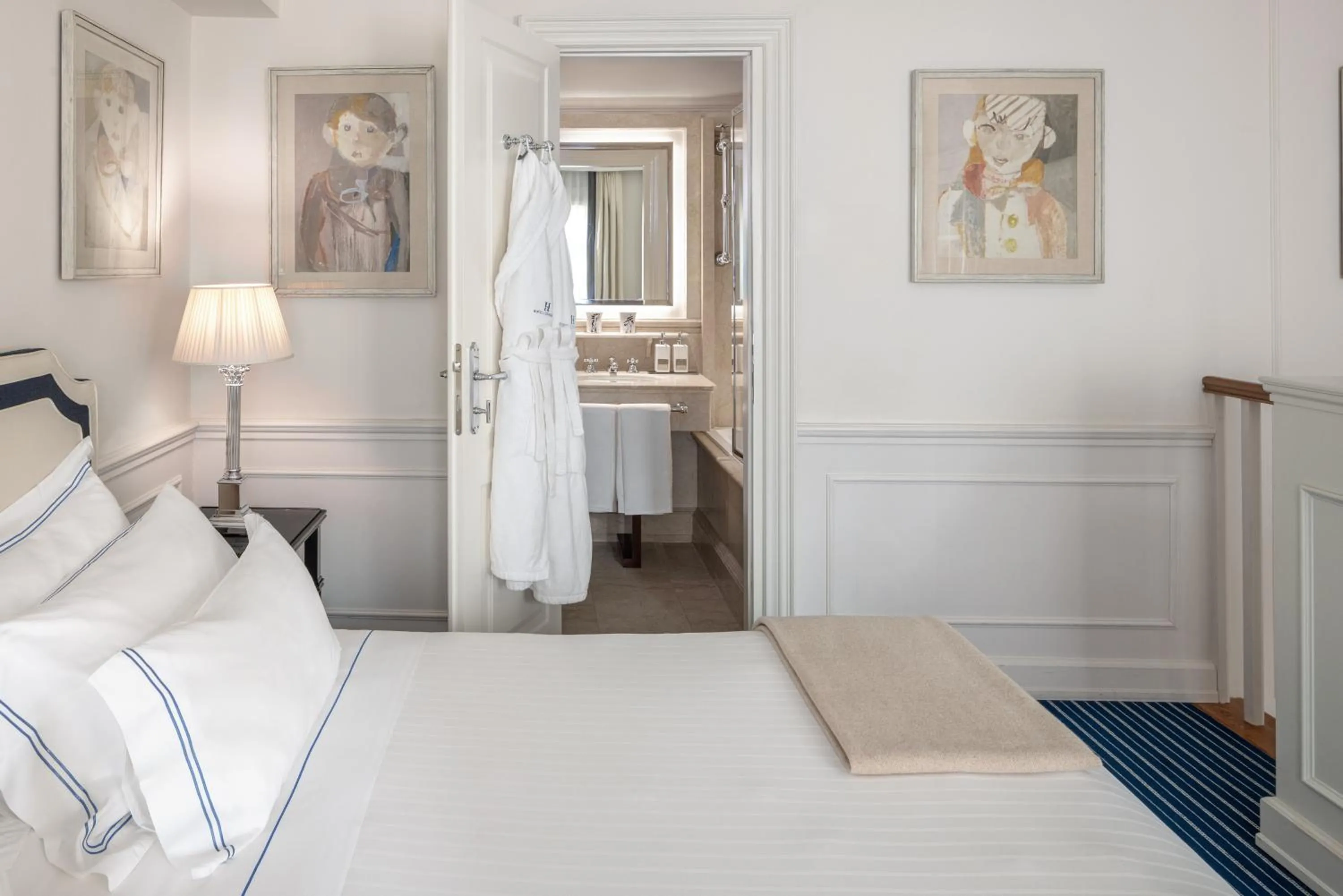 Bedroom, Bed in Hotel Lungarno - Lungarno Collection