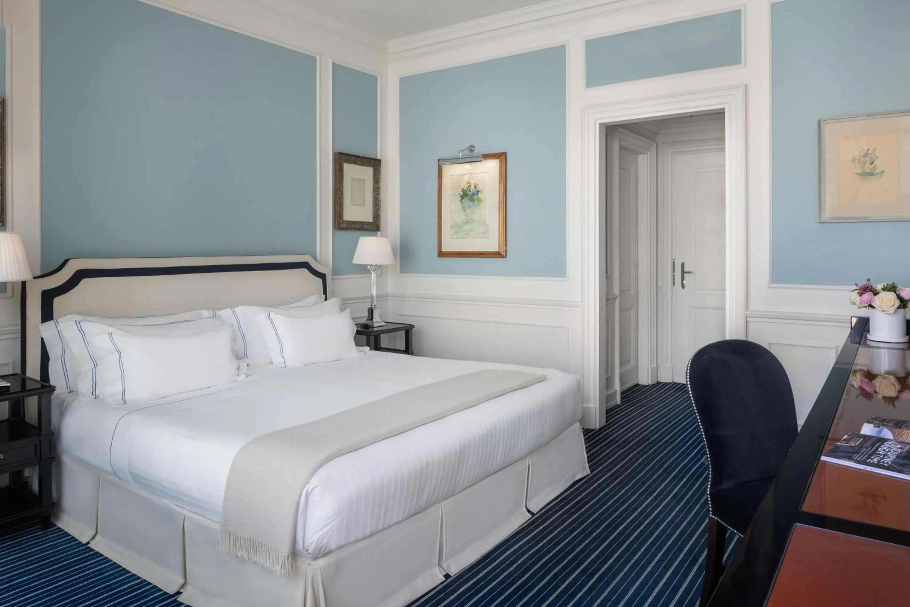 Bedroom, Bed in Hotel Lungarno - Lungarno Collection