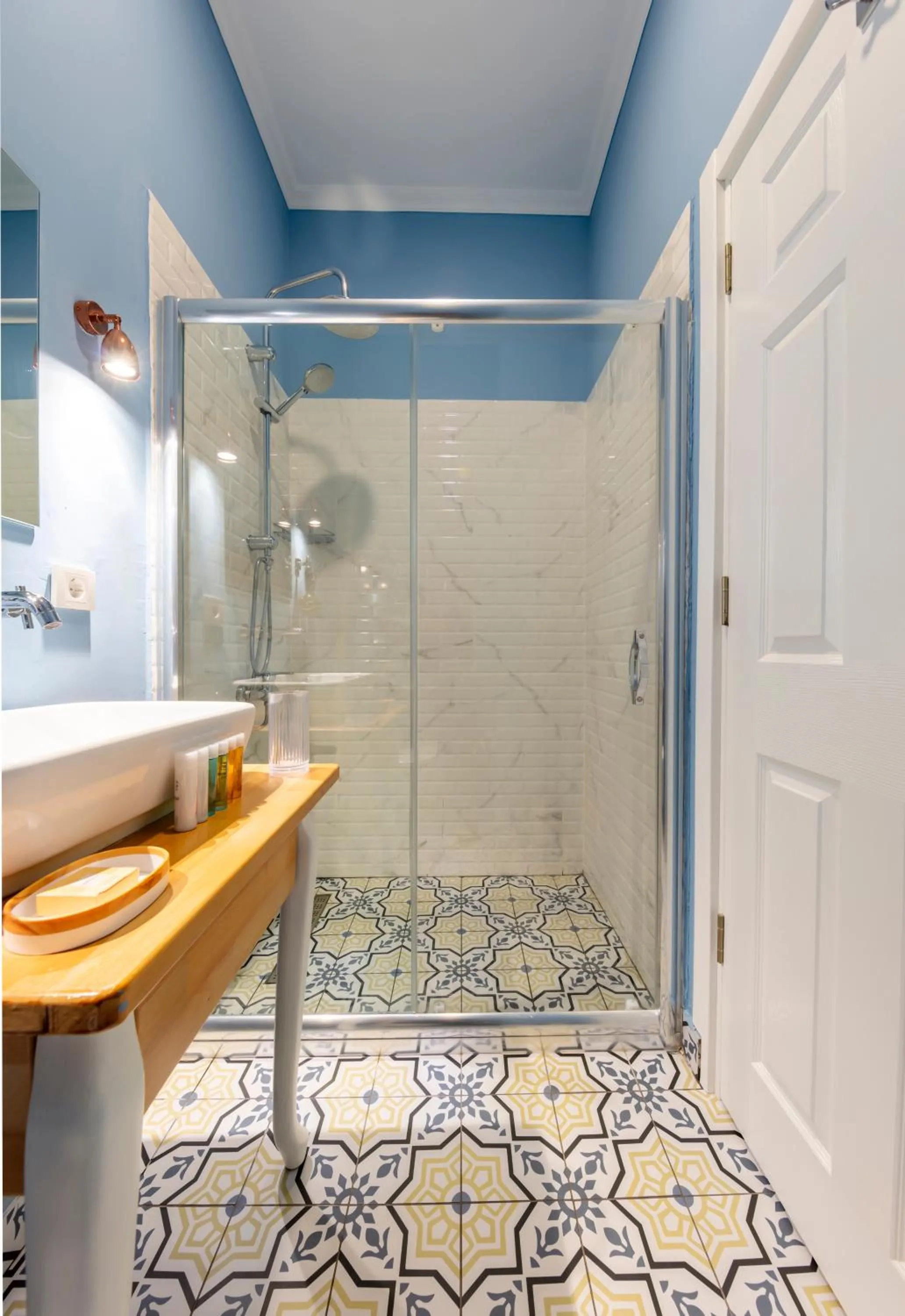 Shower in Cezayir Rooms