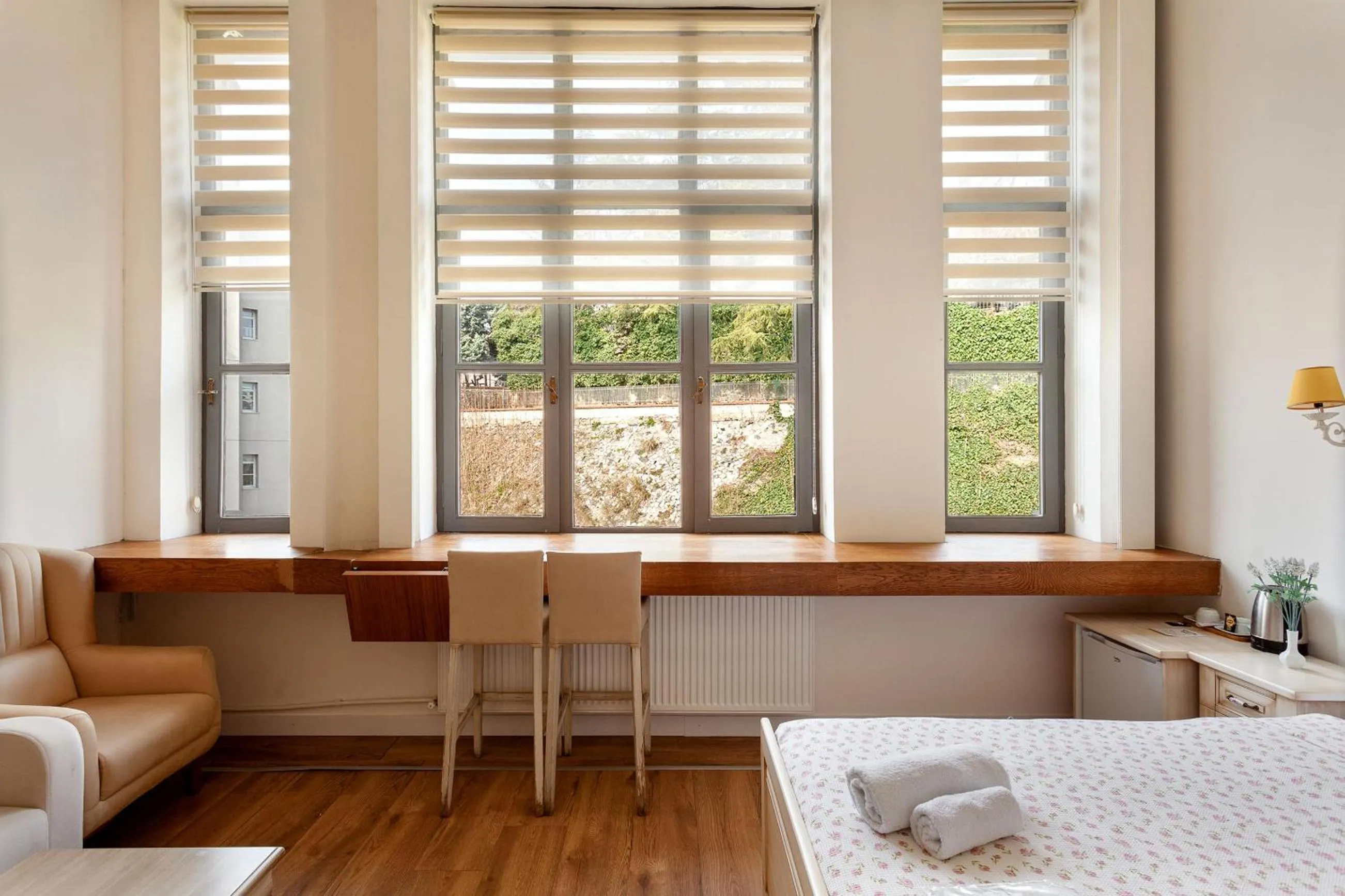 Seating area, Bed in Cezayir Rooms