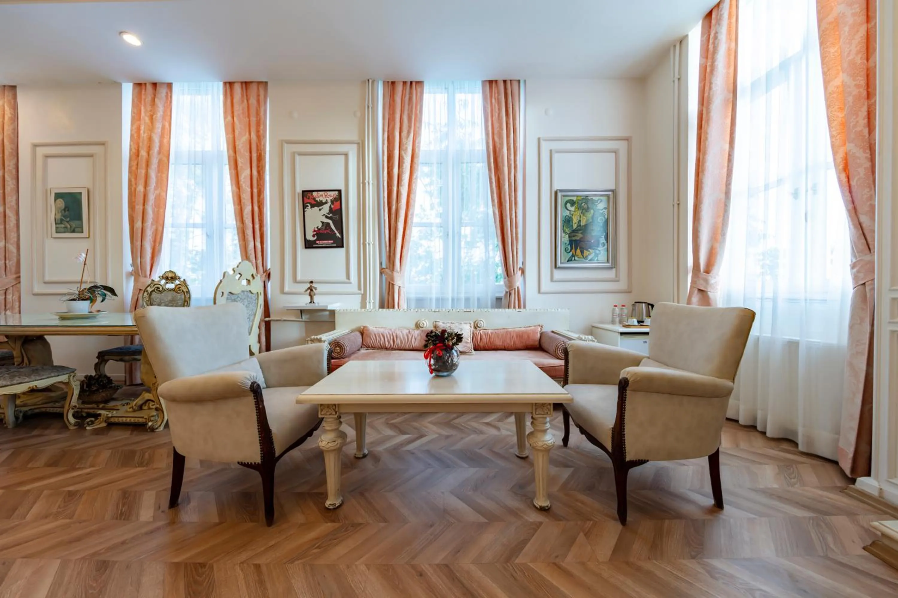 Living room in Cezayir Rooms