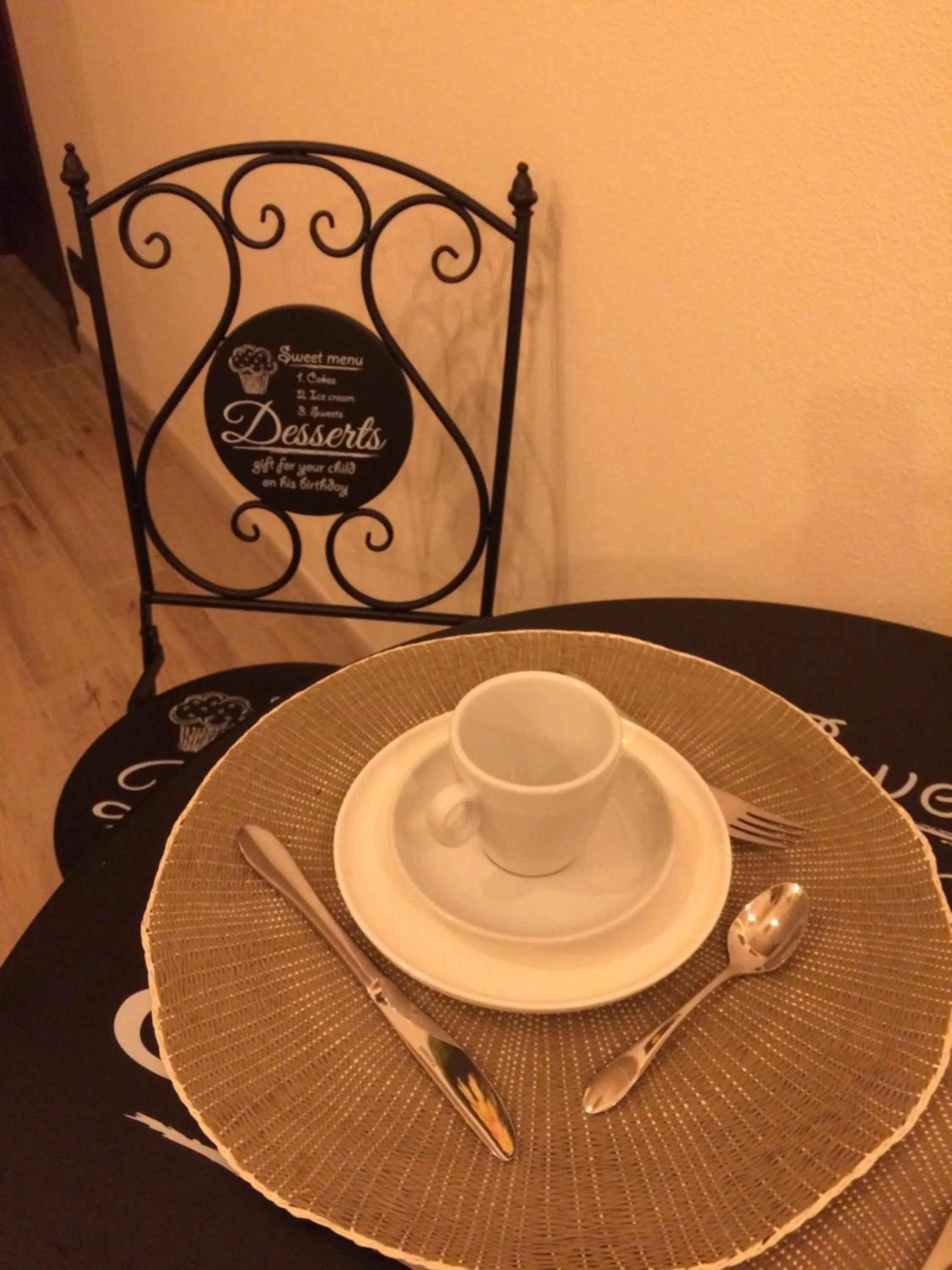 Communal lounge/ TV room in Dely B&B