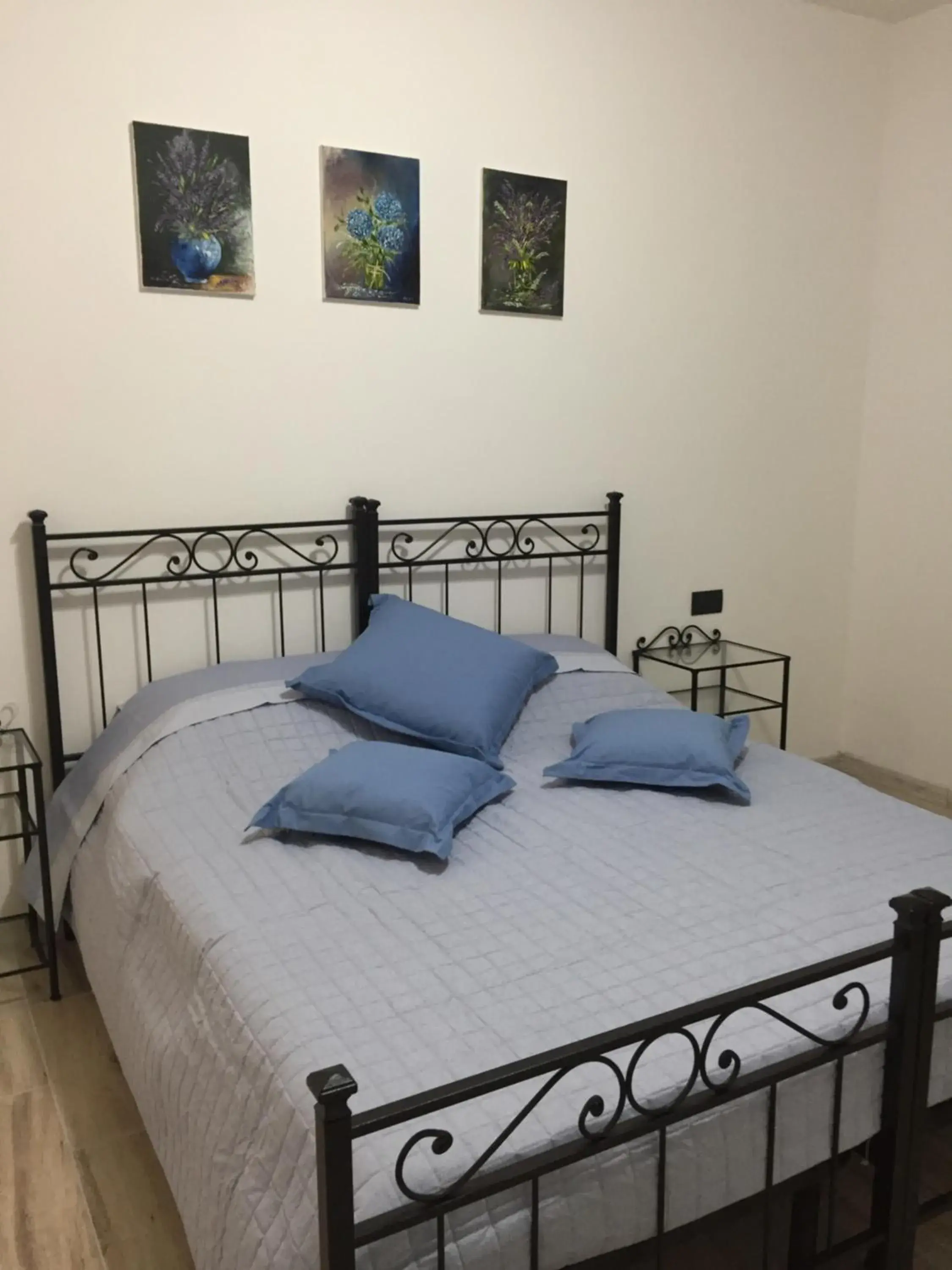 Double or Twin Room with Private Bathroom - single occupancy in Dely B&B Double or Twin Room with Private Bathroom - single occupancy in Dely B&B