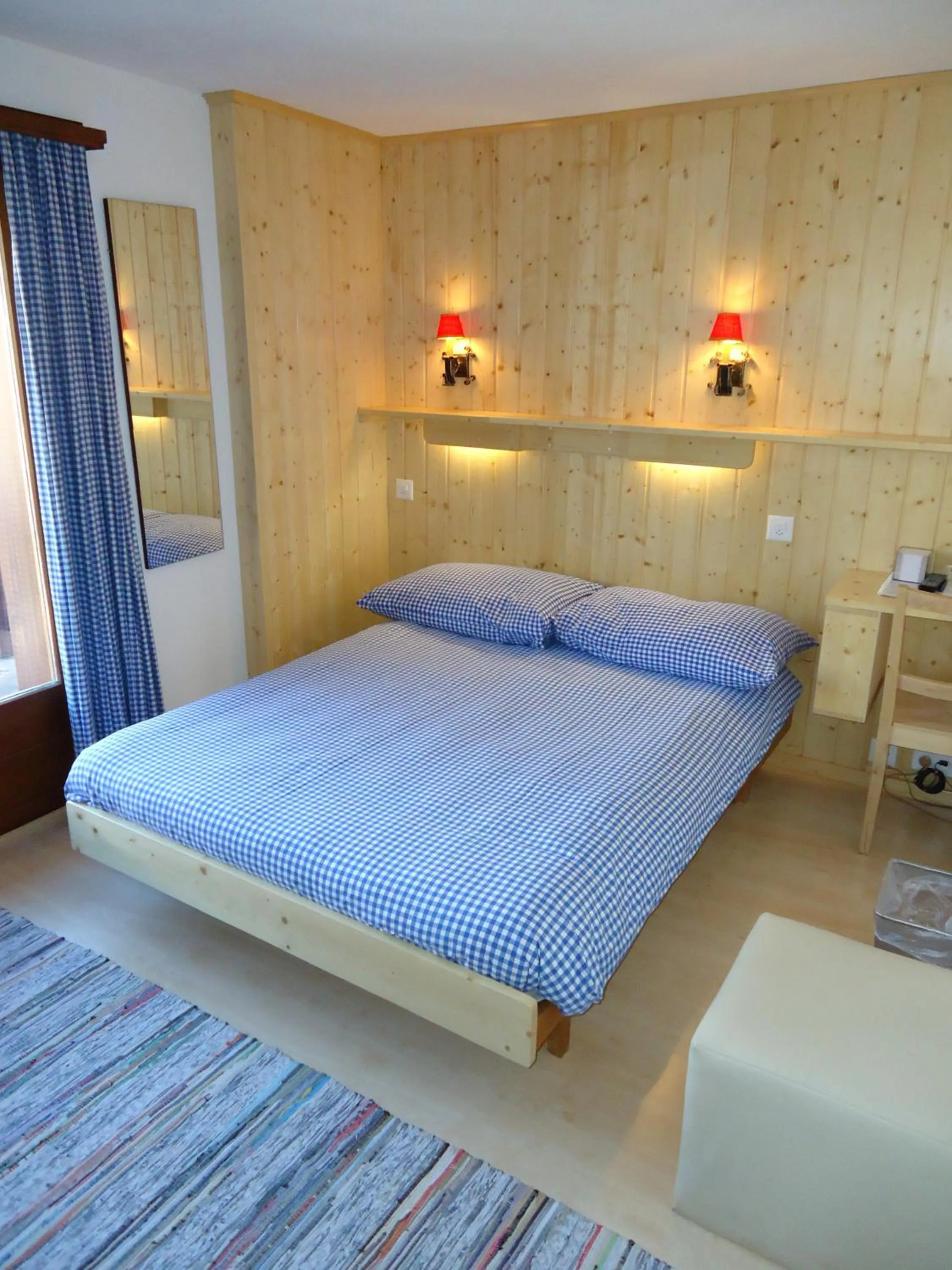 Bed in Hotel Mirabeau