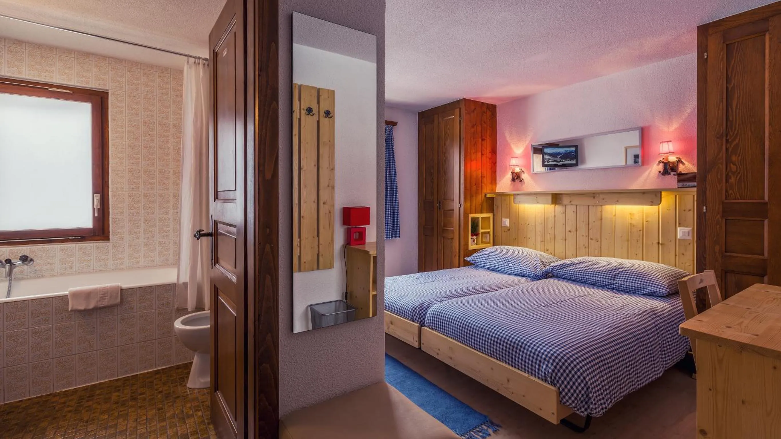 Photo of the whole room, Bed in Hotel Mirabeau