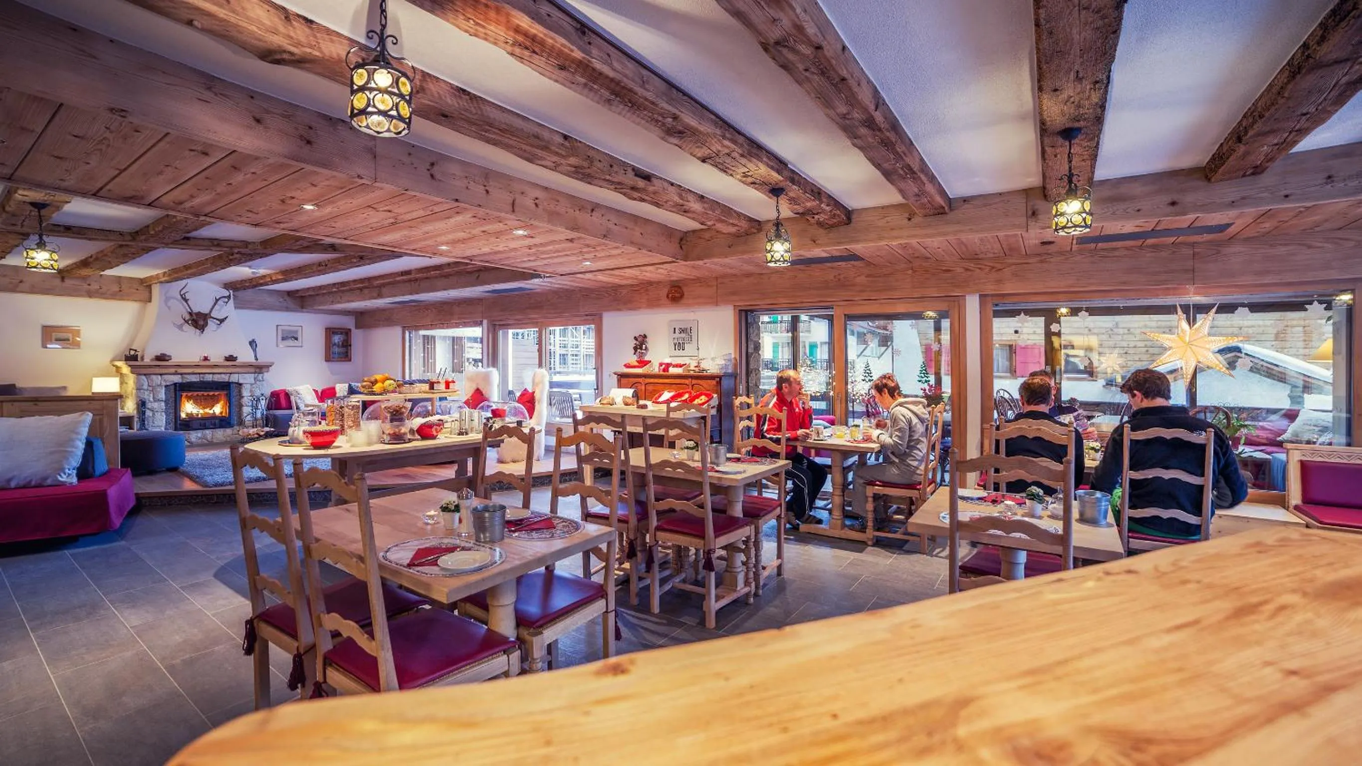 Restaurant/places to eat in Hotel Mirabeau