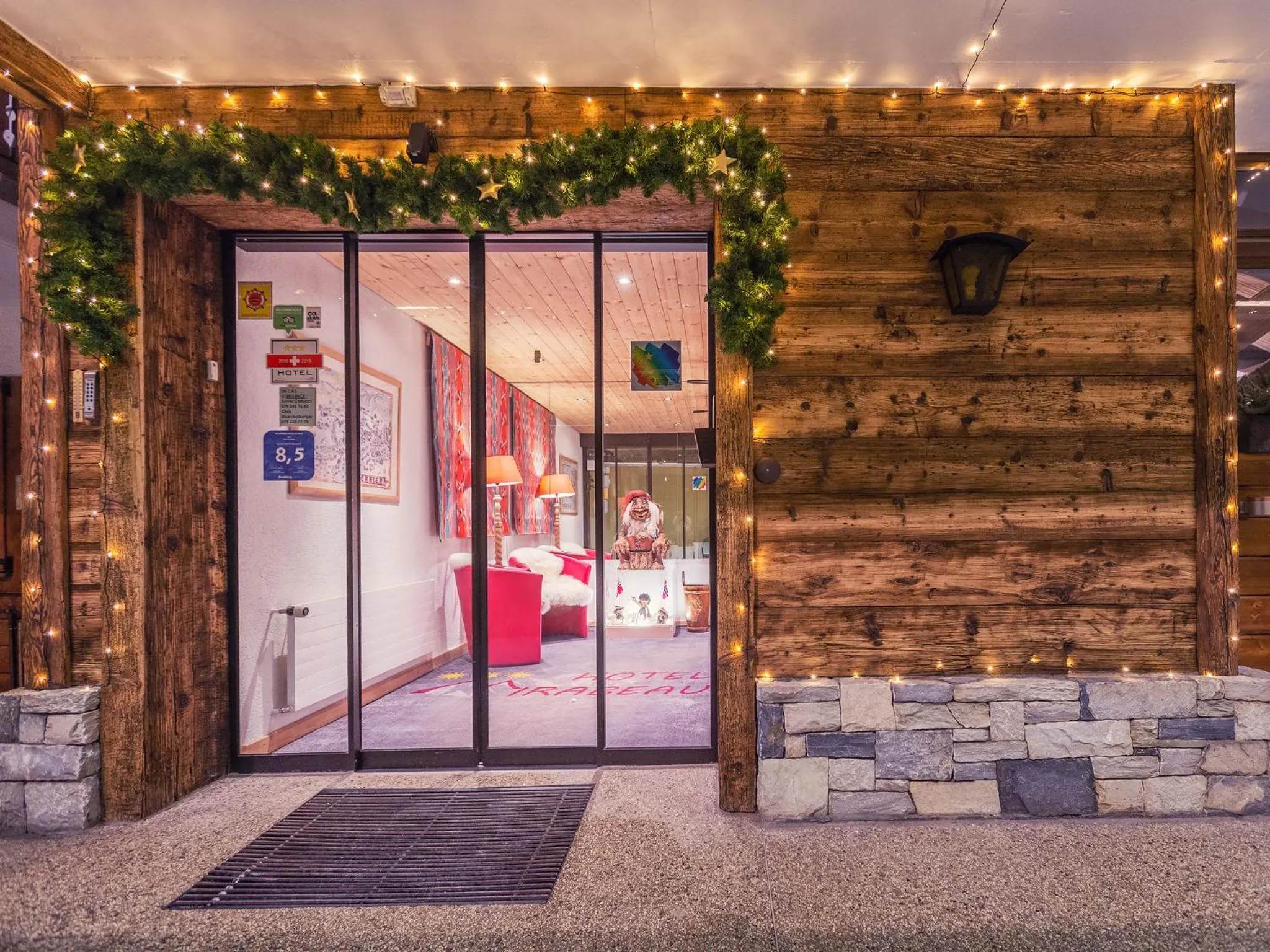 Facade/entrance in Hotel Mirabeau