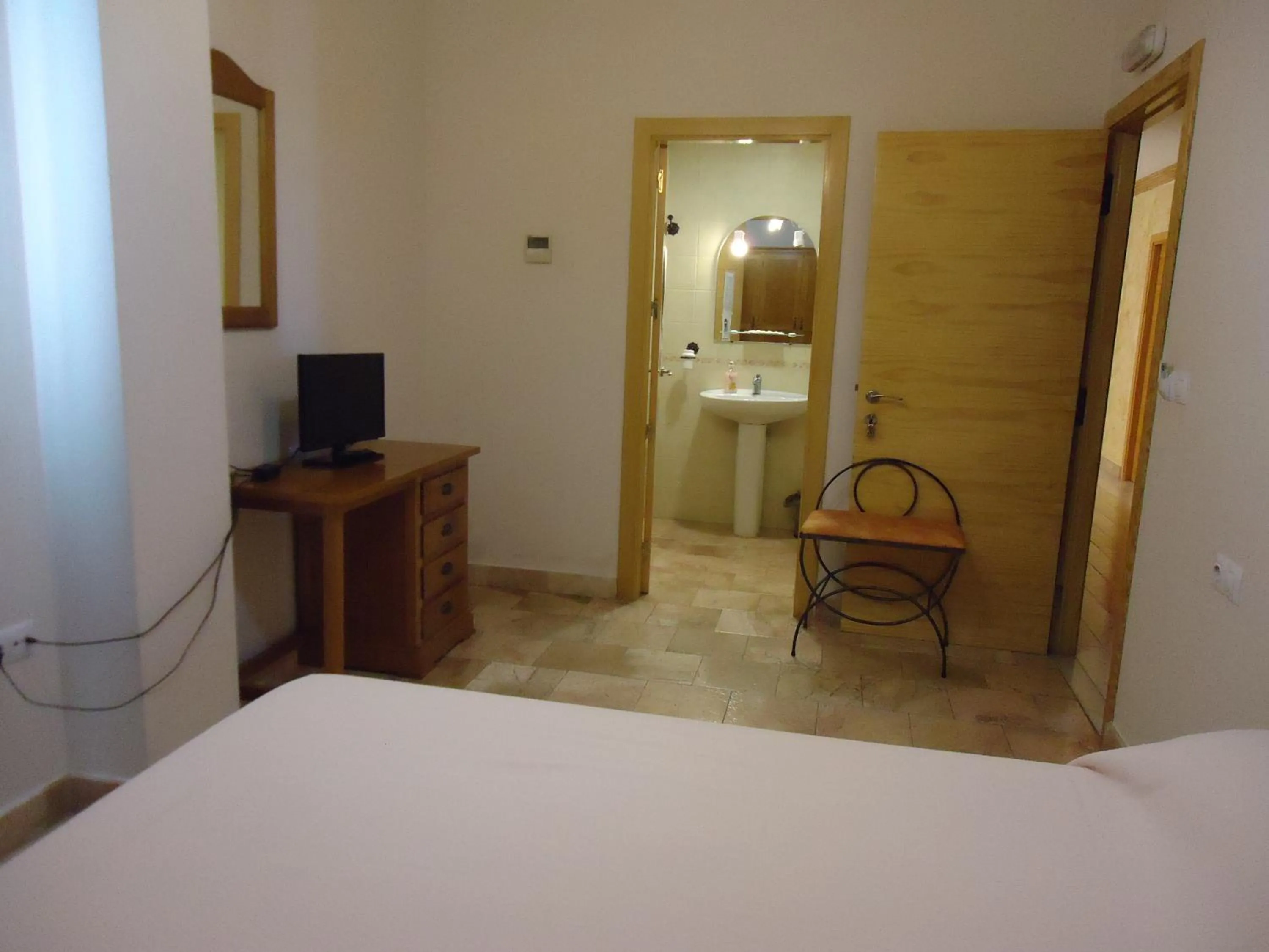 Photo of the whole room, Bed in Hotel Antequera Rural Fortes La Nuit