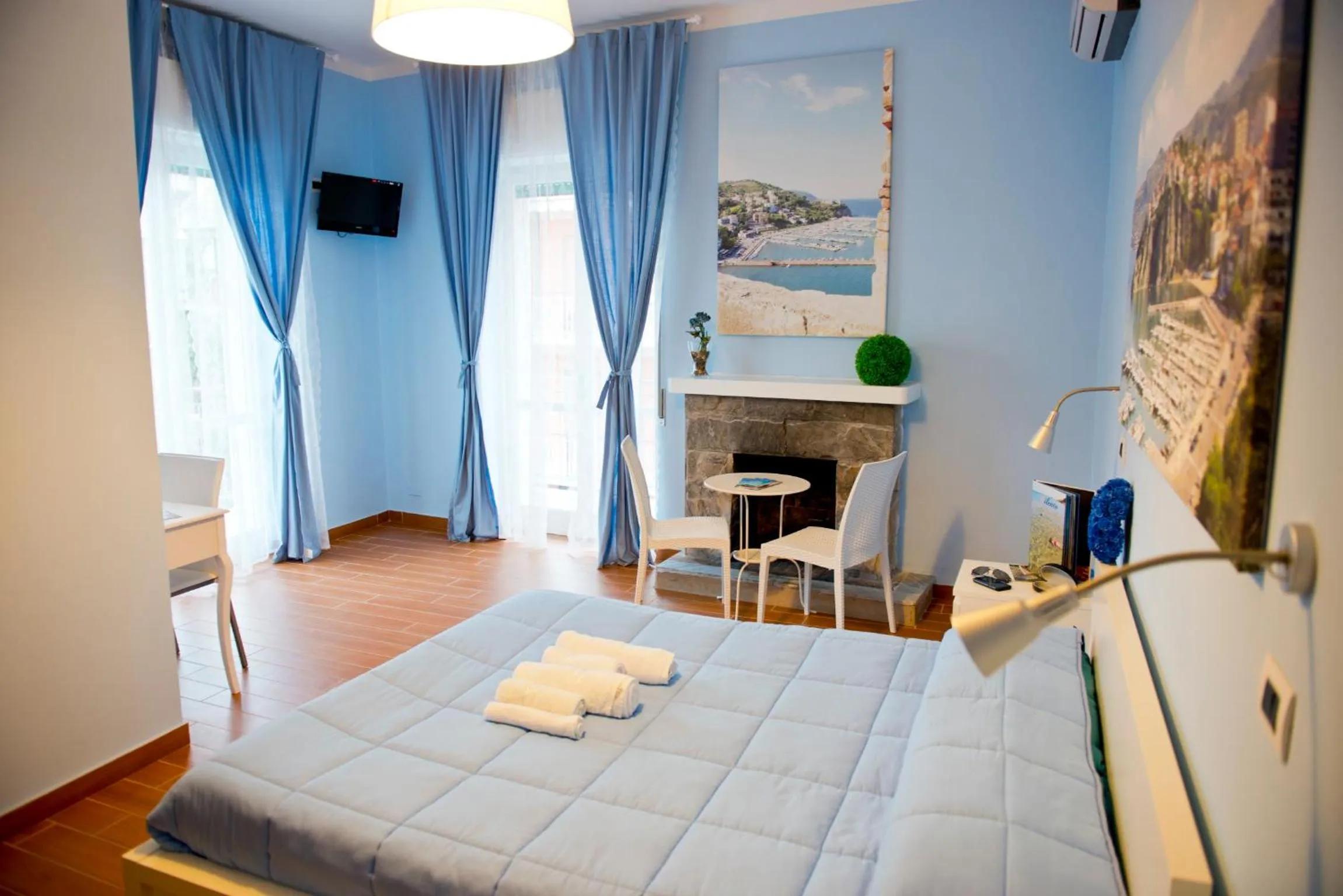 Photo of the whole room, Bed in I Delfini