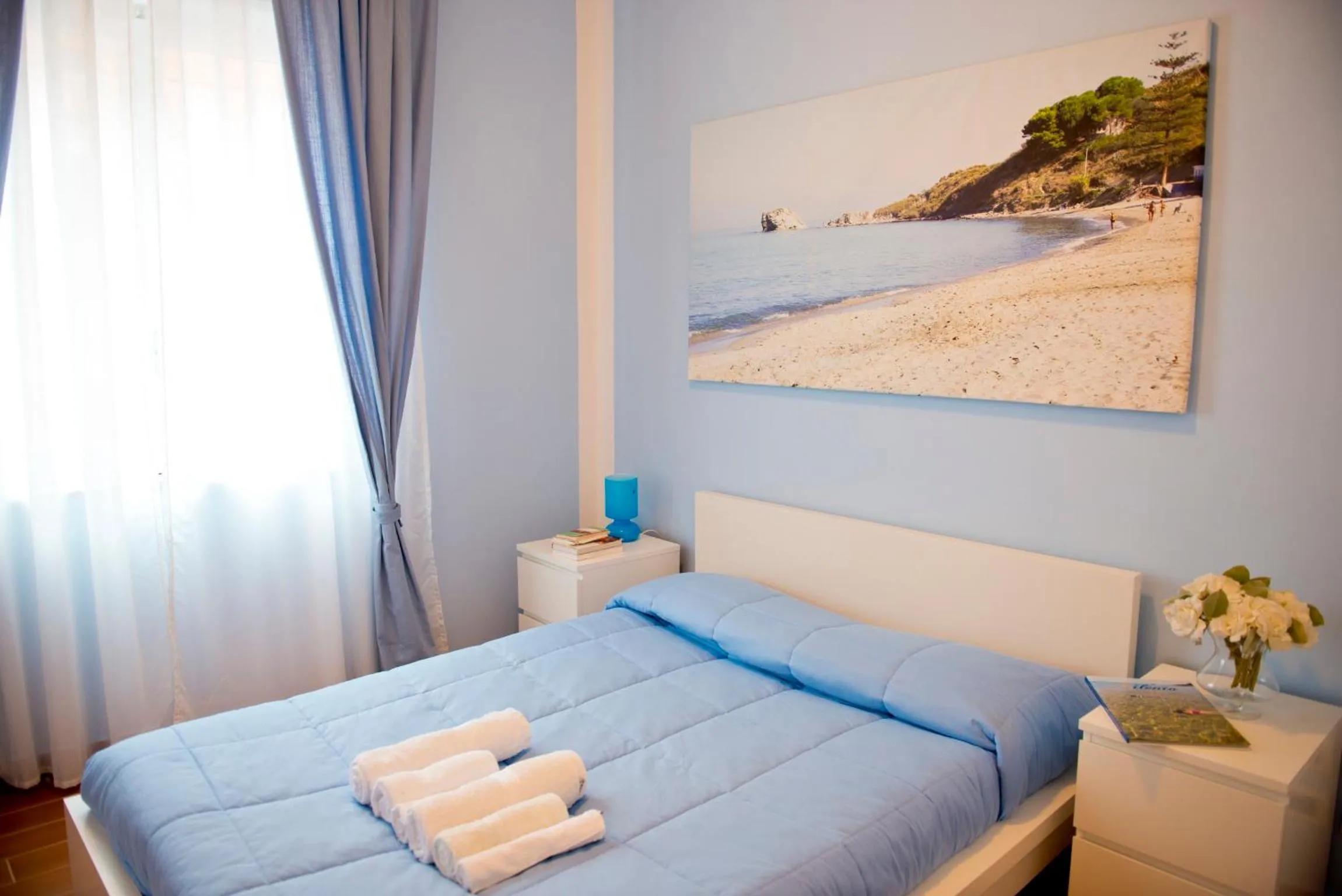 Day, Bed in I Delfini