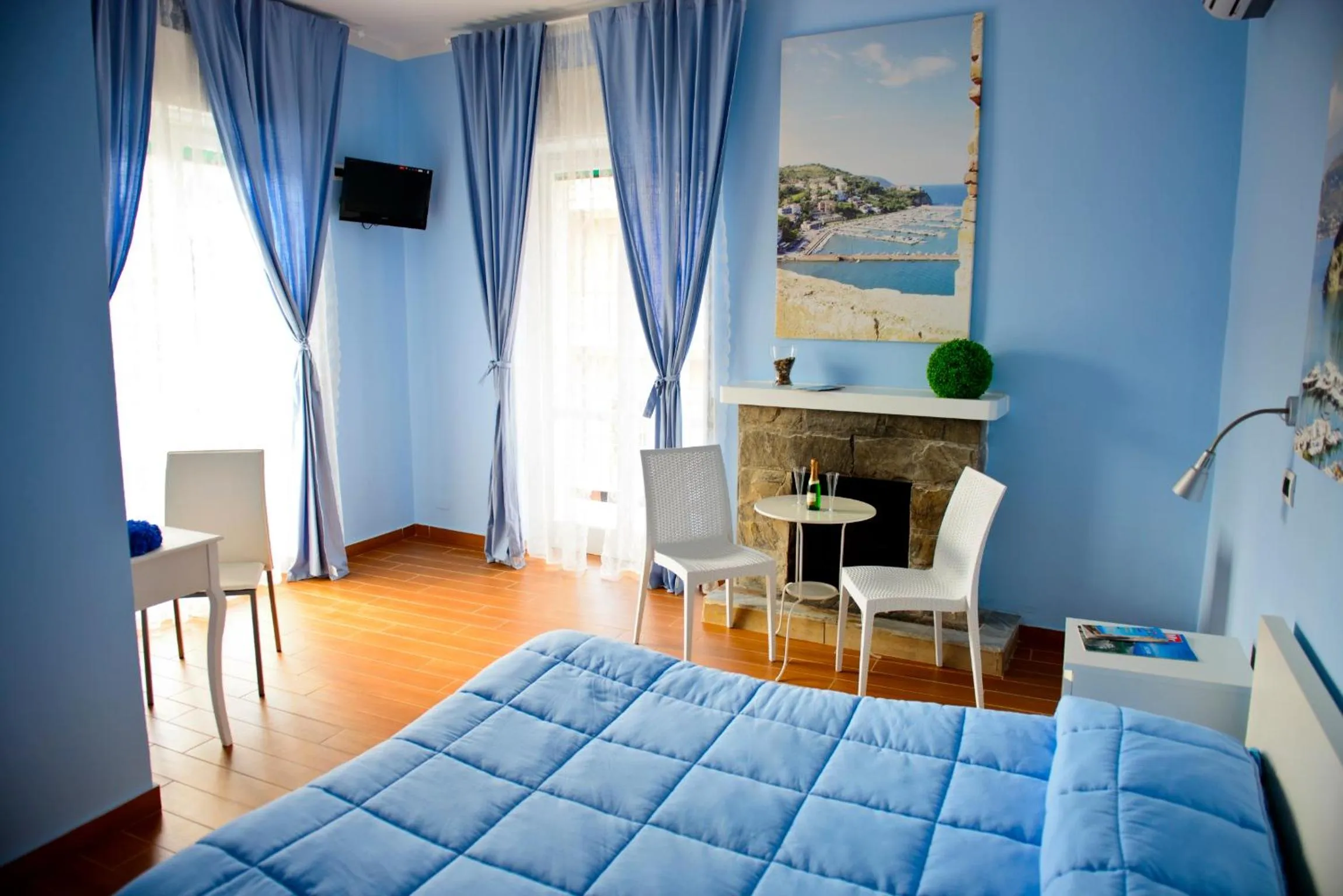 TV and multimedia, Bed in I Delfini