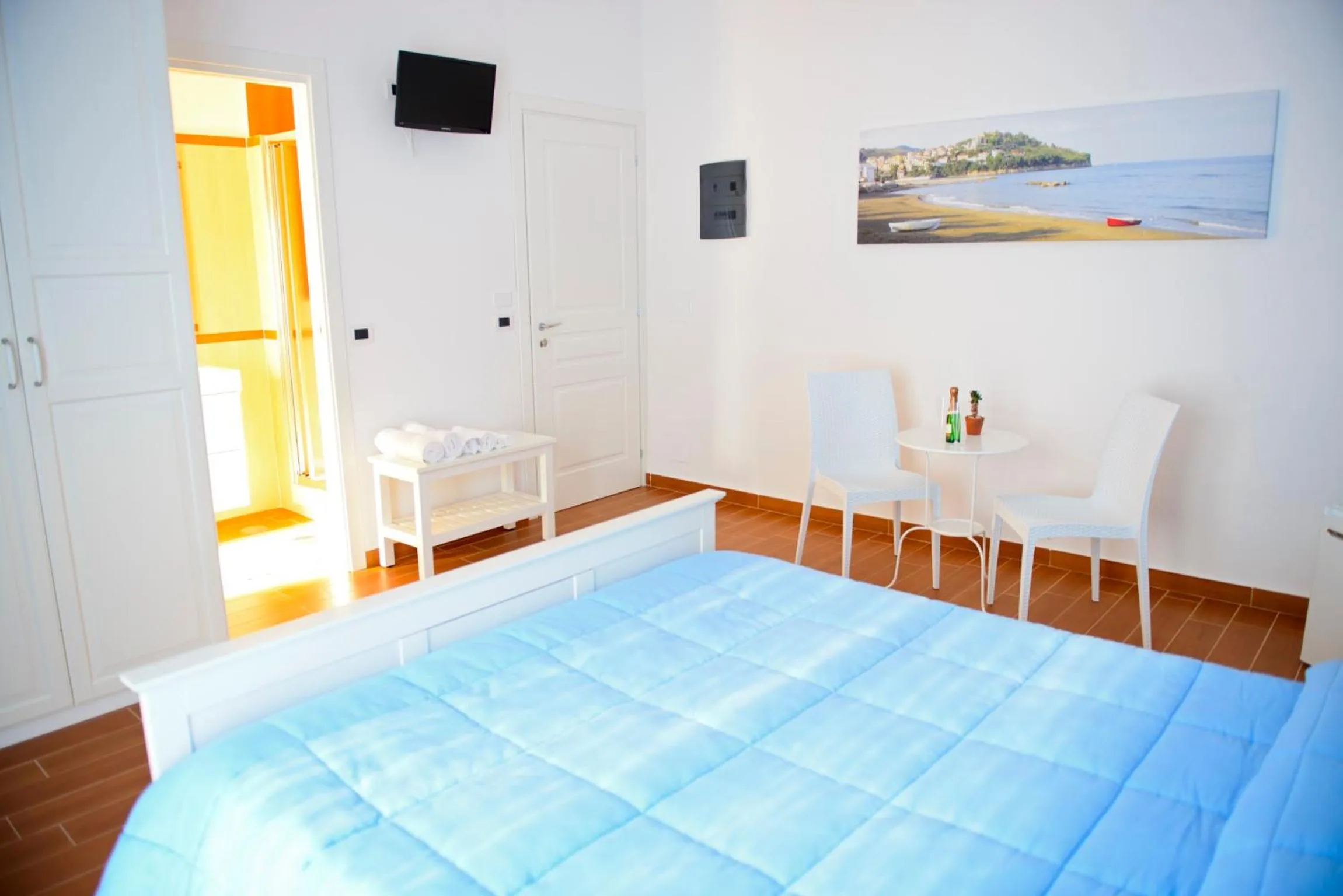 Photo of the whole room, Bed in I Delfini