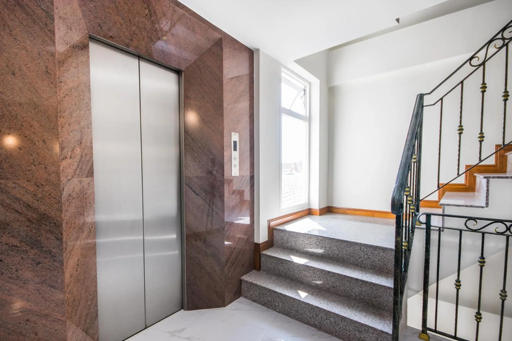 Royale 8 Ville Guest House