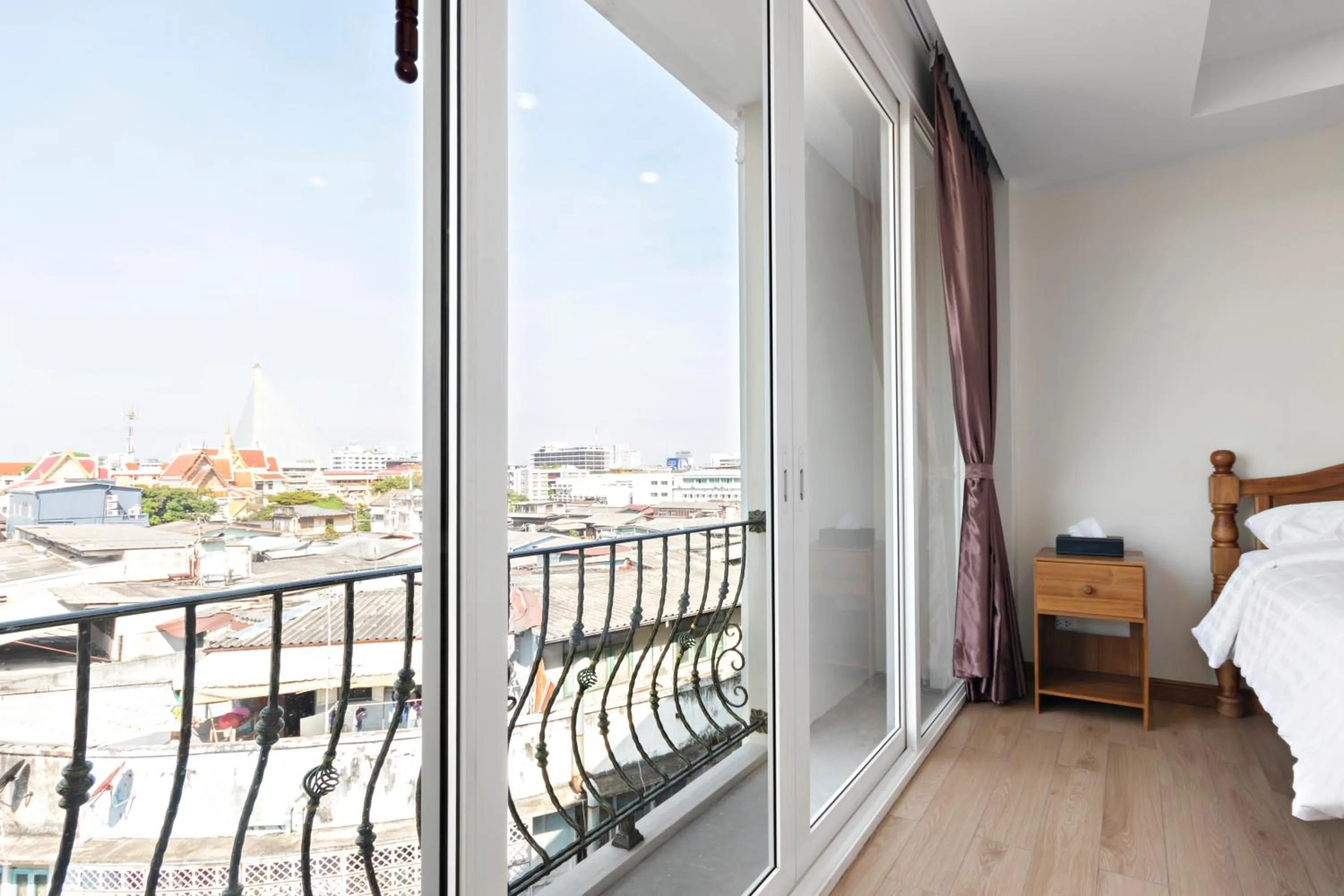 Balcony/Terrace, Bed in Royale 8 Ville Guest House