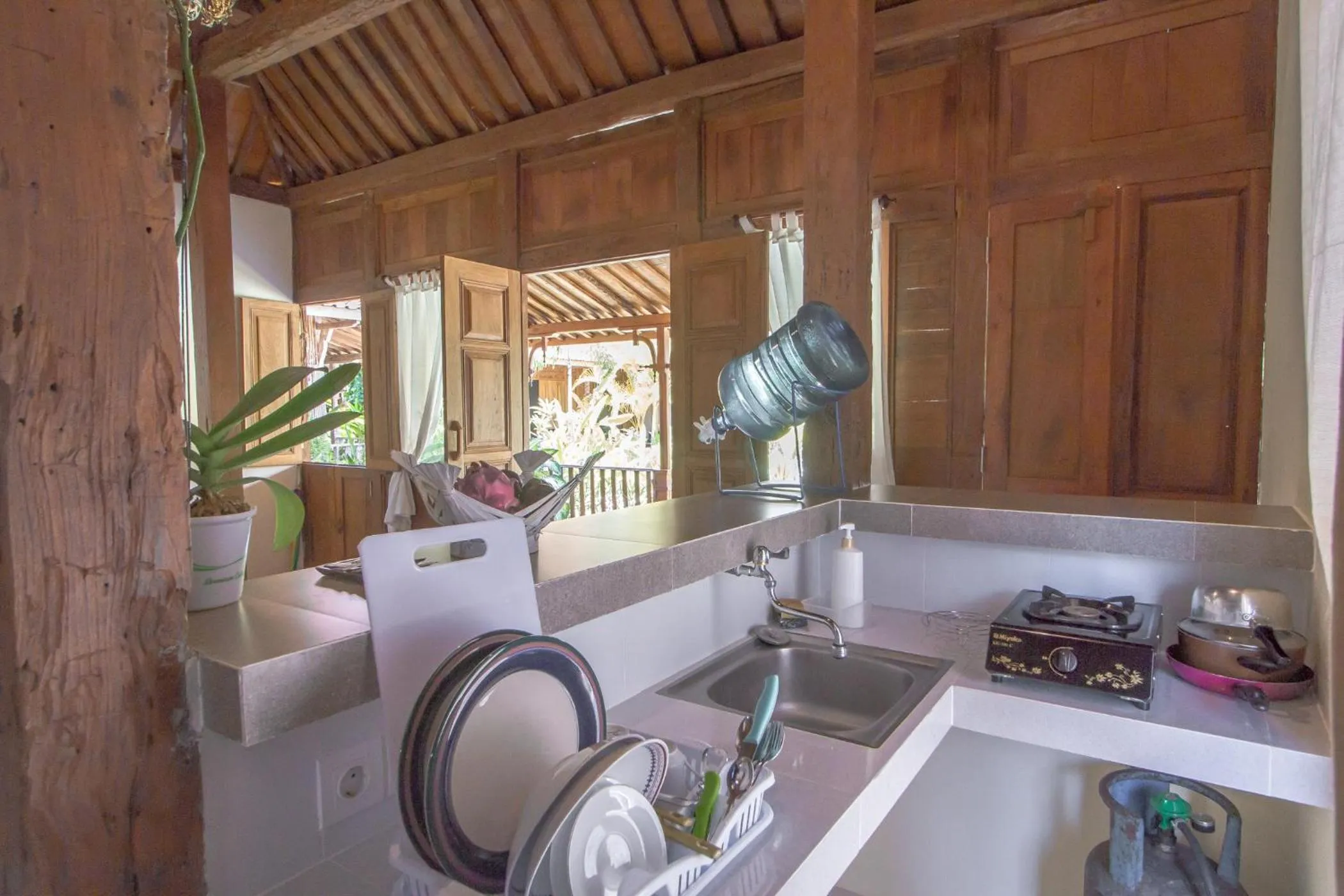 Kitchen or kitchenette in Red Gong