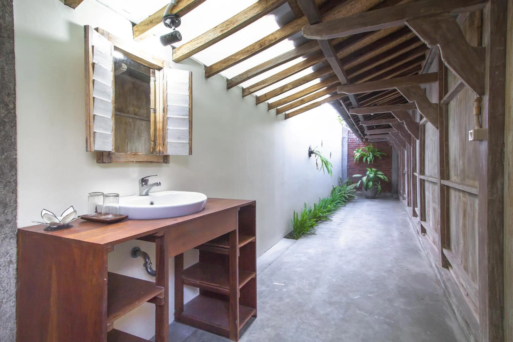 Bathroom in Red Gong