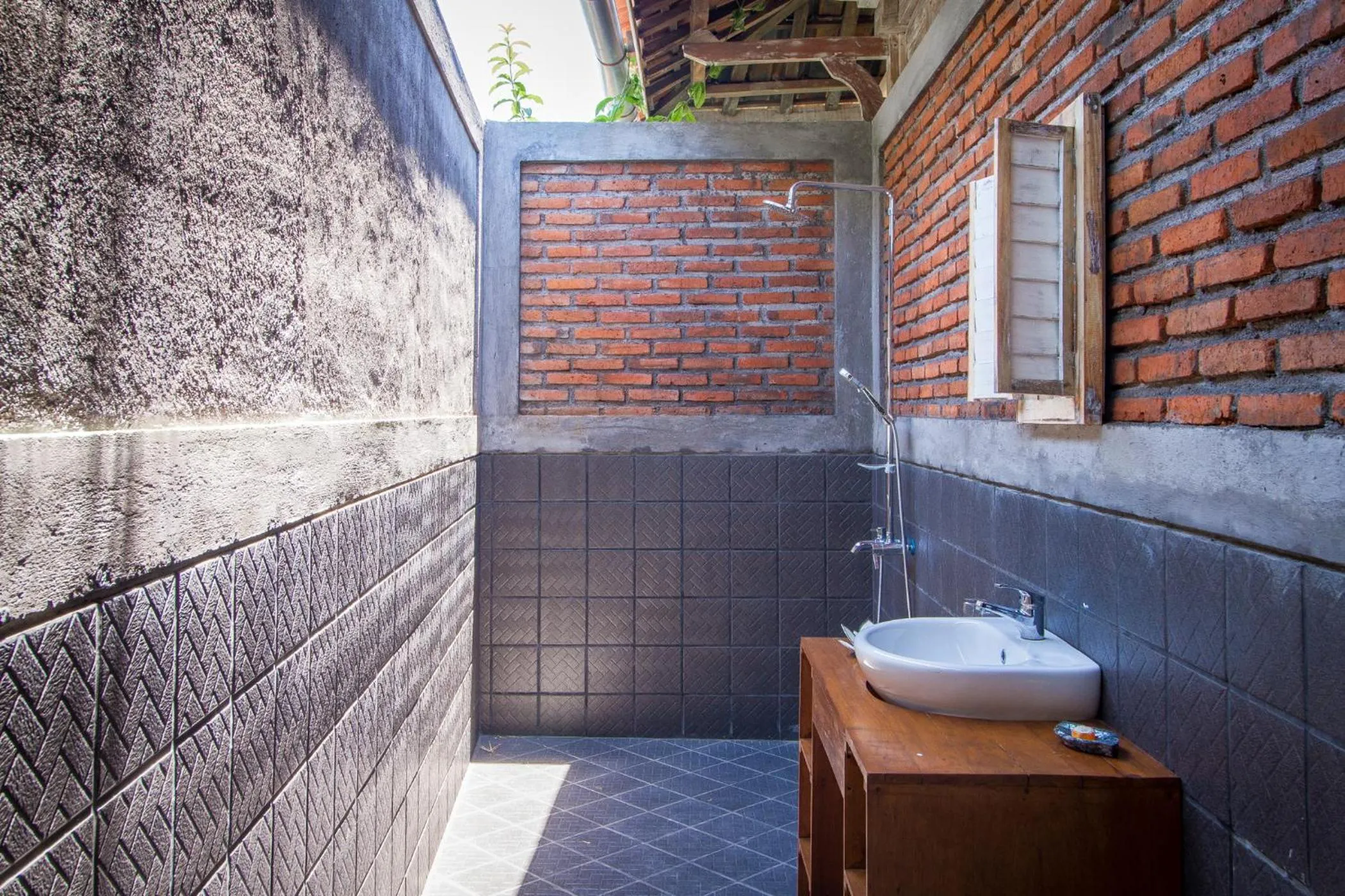 Bathroom in Red Gong
