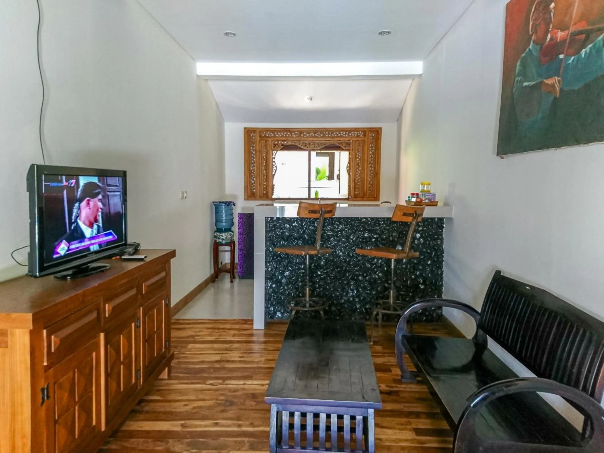 Communal lounge/ TV room in Red Gong