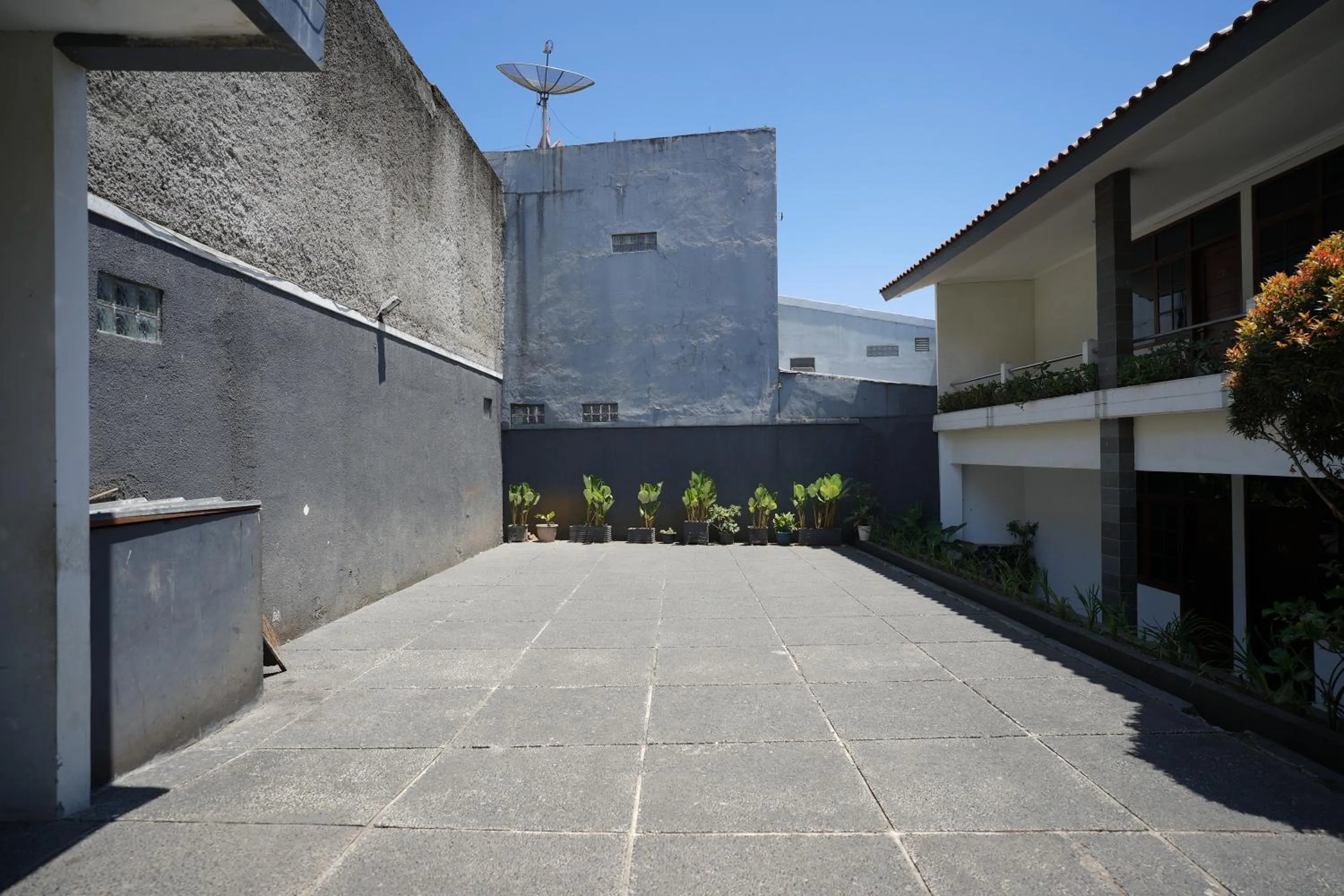 Parking in Hotel Puri Pangalengan