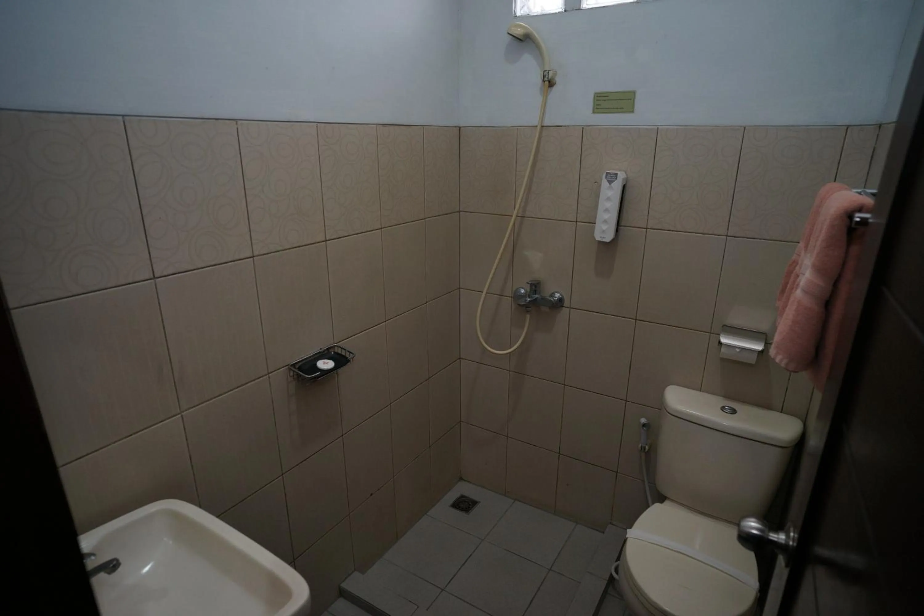 Toilet in Hotel Puri Pangalengan