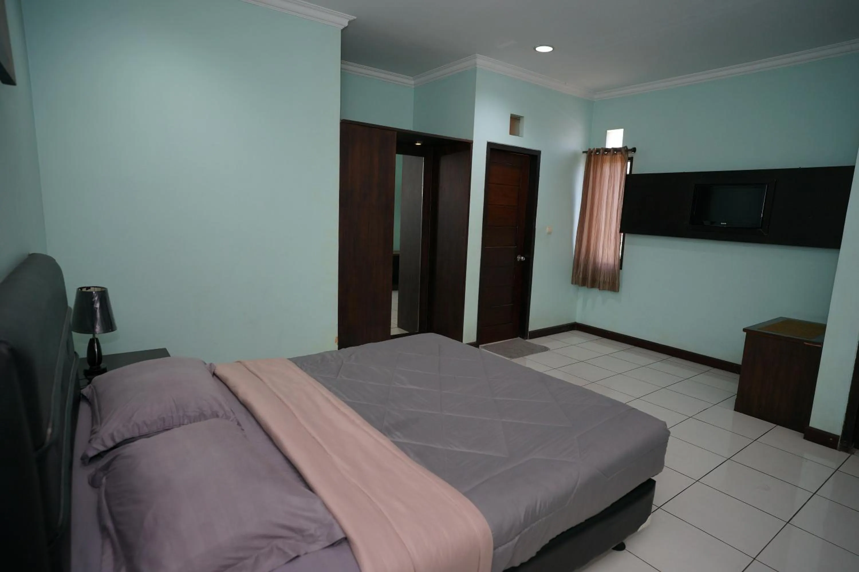 Bed in Hotel Puri Pangalengan