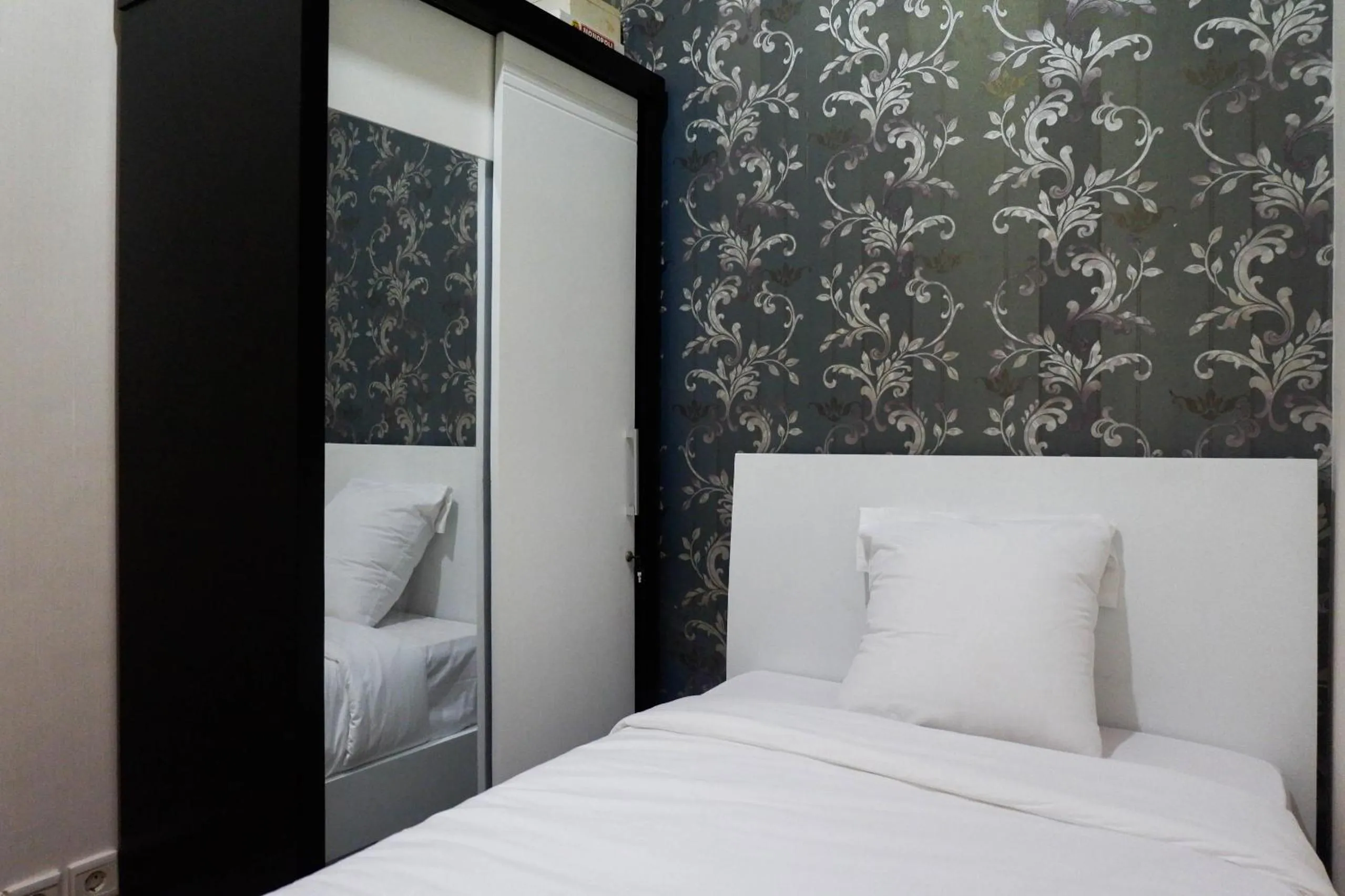 Bedroom, Bed in Strategic 2BR Apartment at Trillium Residence By Travelio