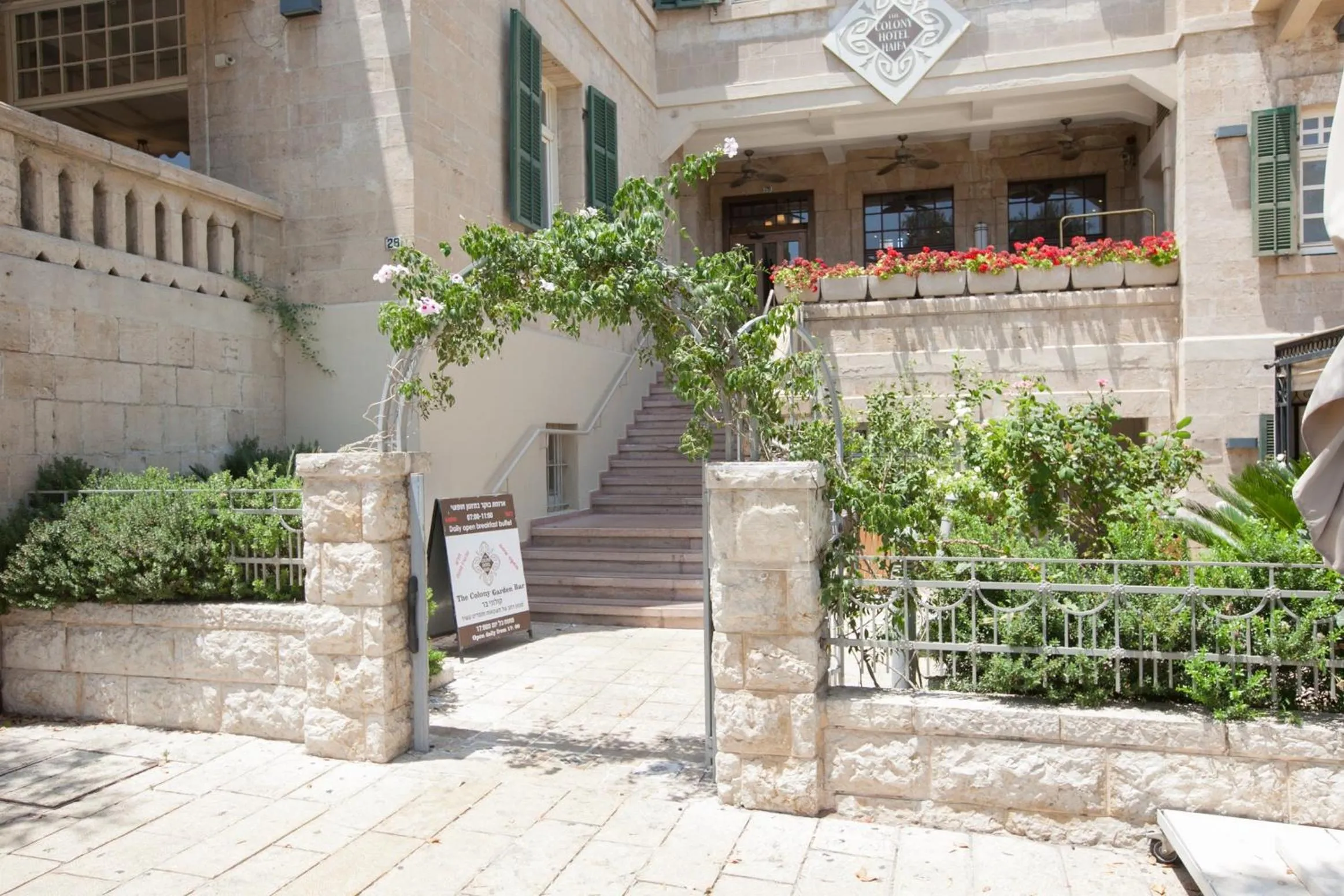 Facade/entrance in The Colony Hotel