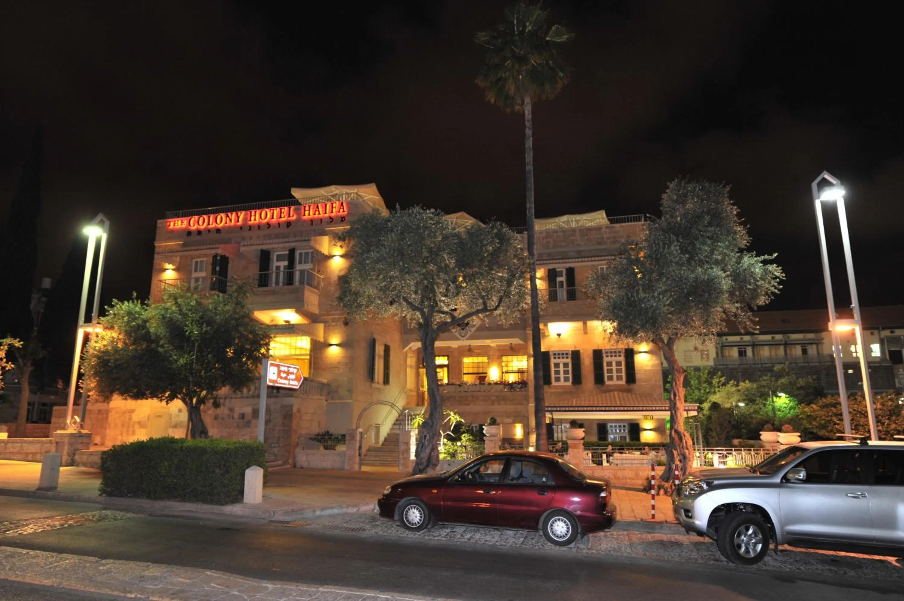 Facade/entrance in The Colony Hotel