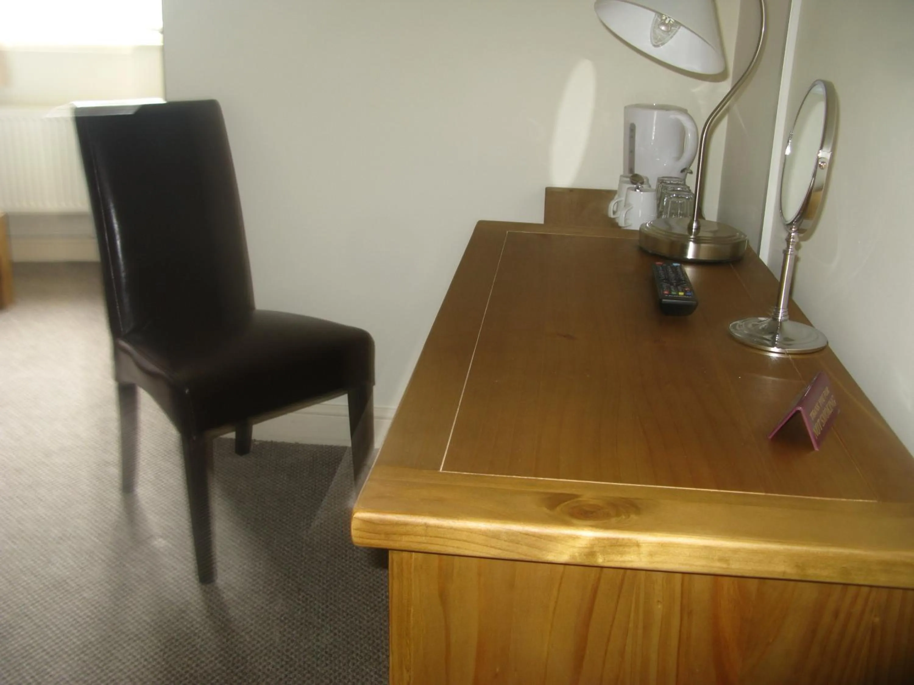 Bedroom in The Chequers Inn