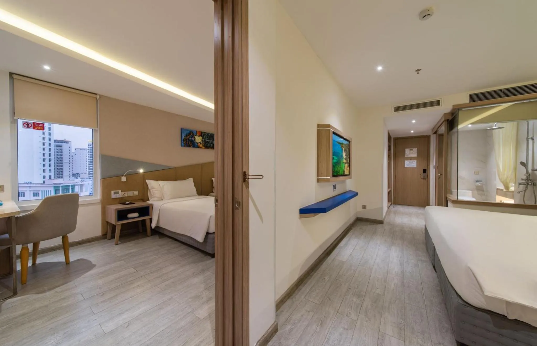 Photo of the whole room, Bed in Le's Cham Hotel