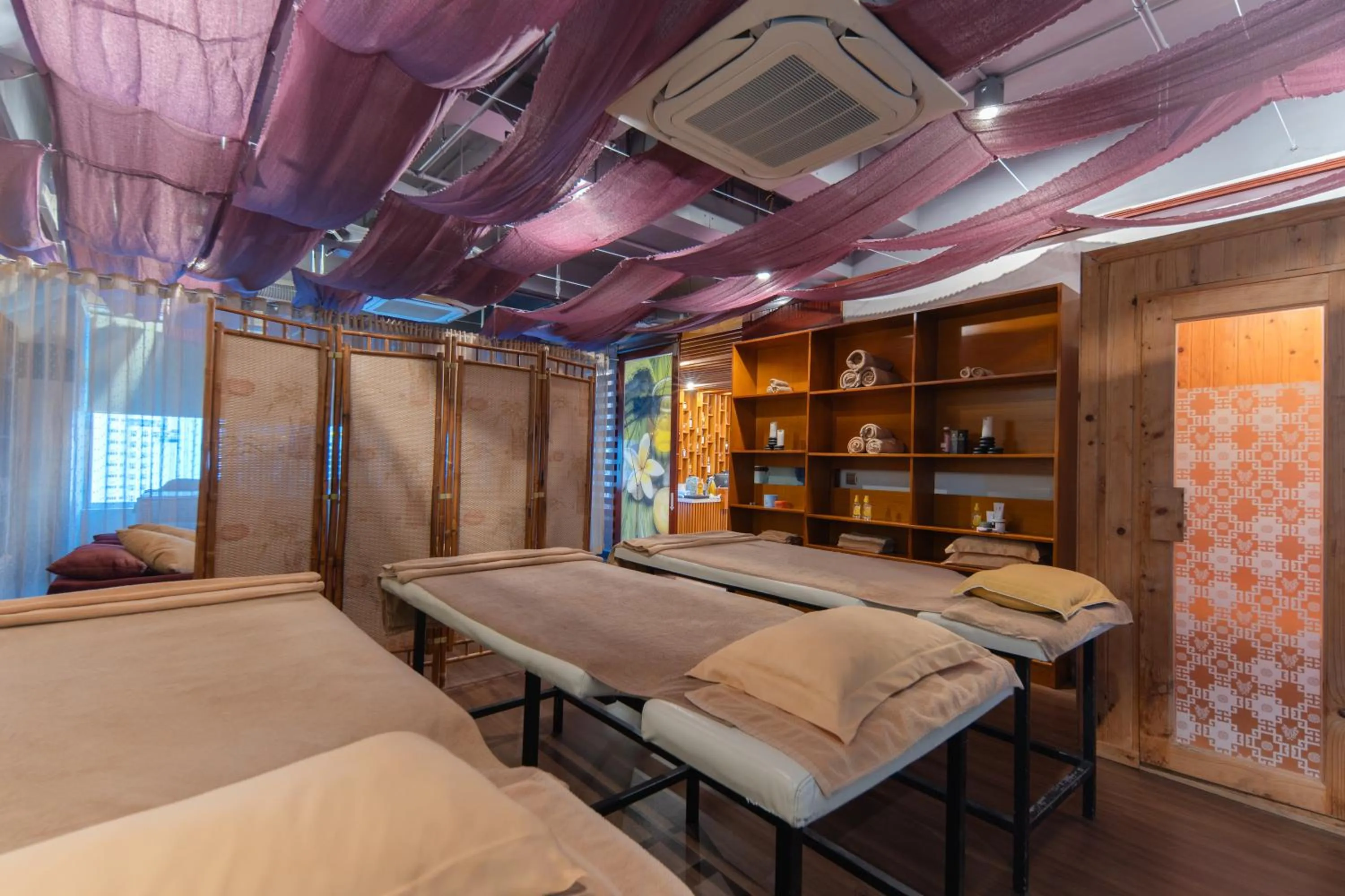 Massage, Bed in Le's Cham Hotel