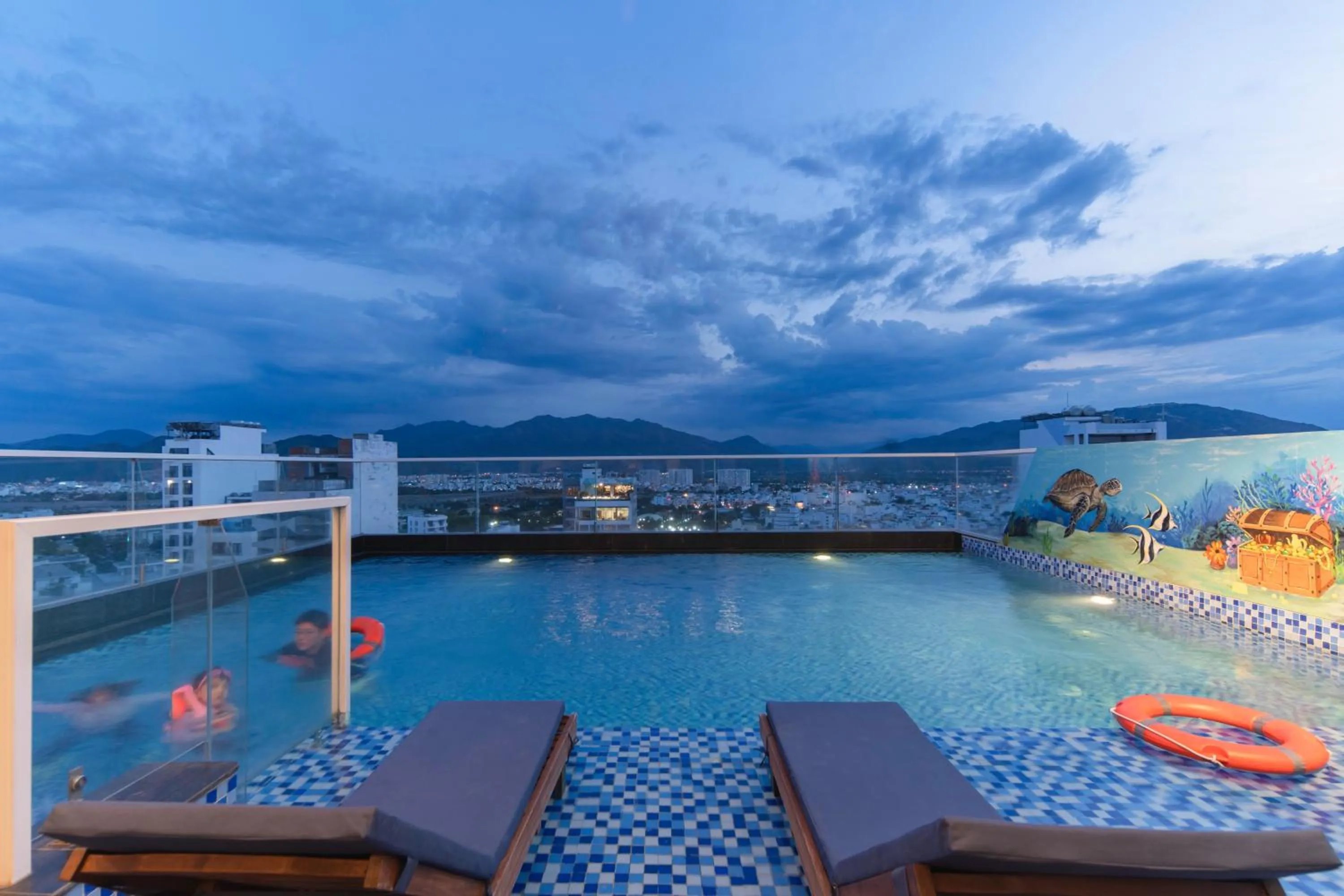 Swimming pool in Le's Cham Hotel