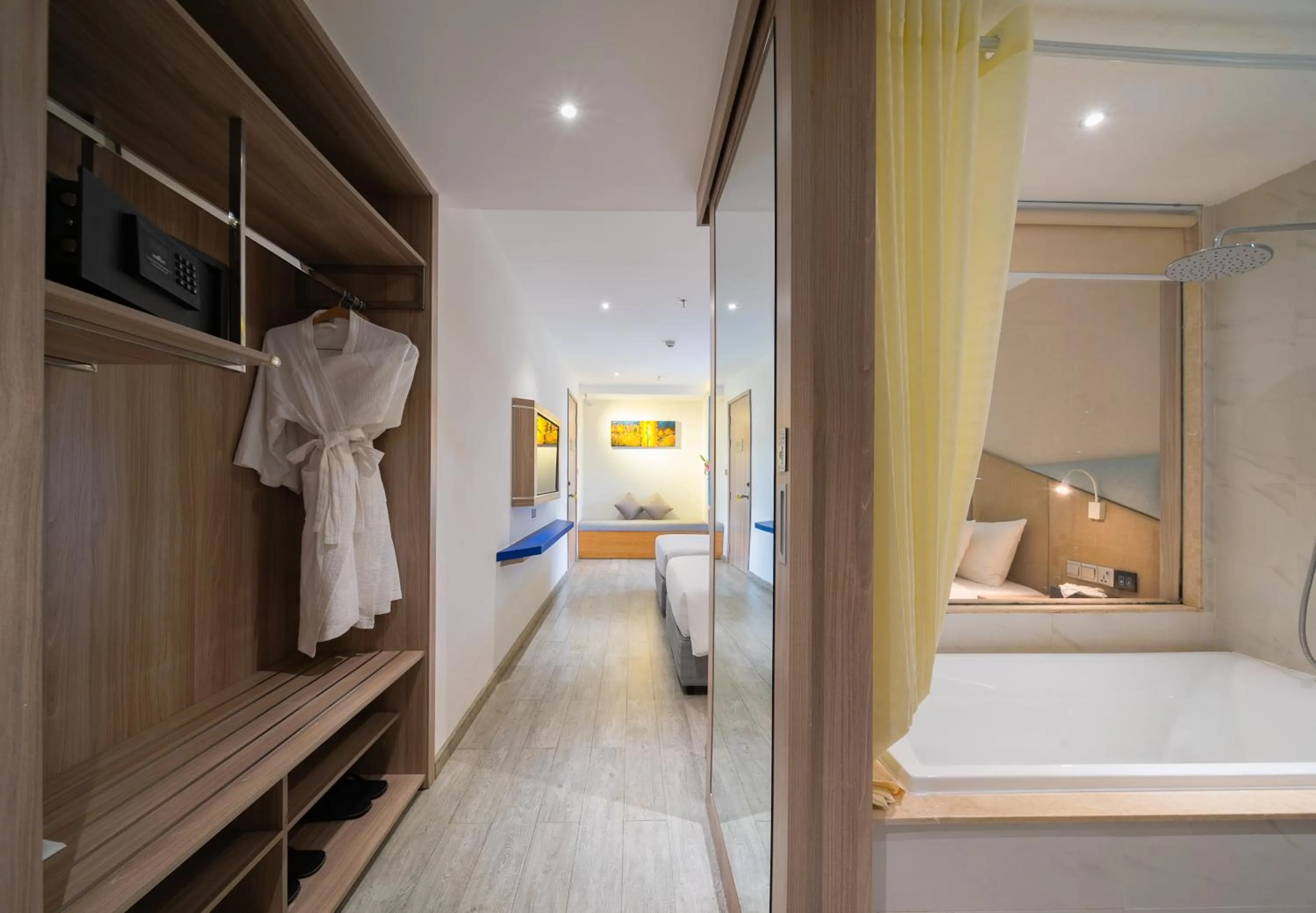 Photo of the whole room, Bed in Le's Cham Hotel