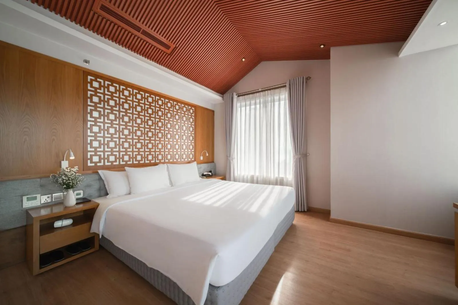 Photo of the whole room, Bed in Le's Cham Hotel