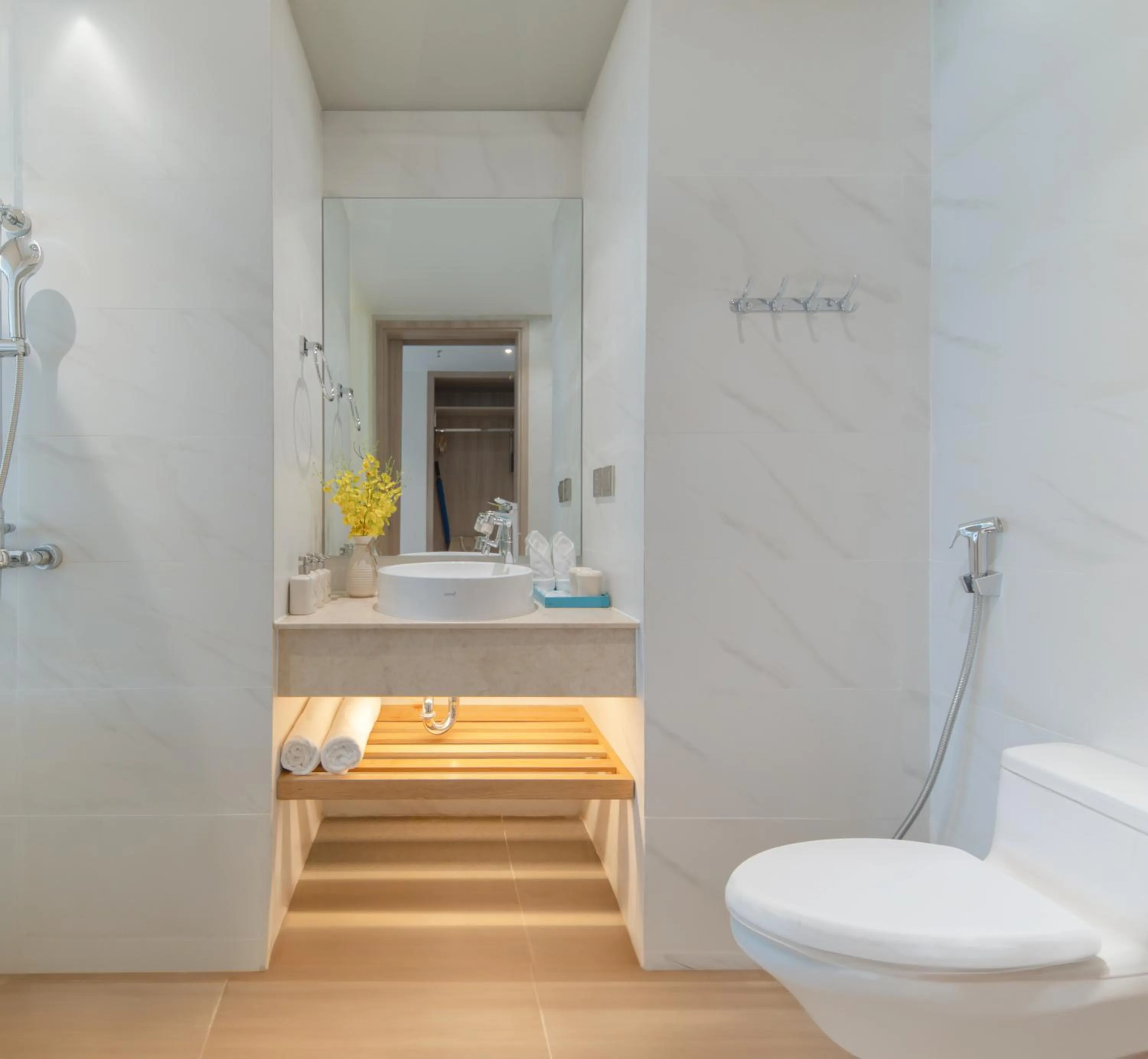 Shower in Le's Cham Hotel