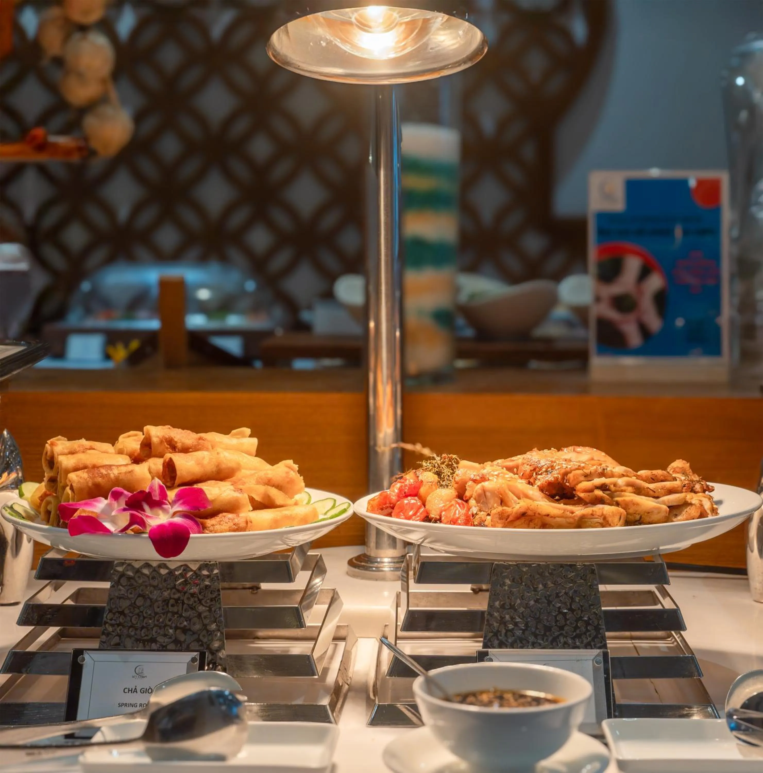 Food and drinks in Le's Cham Hotel