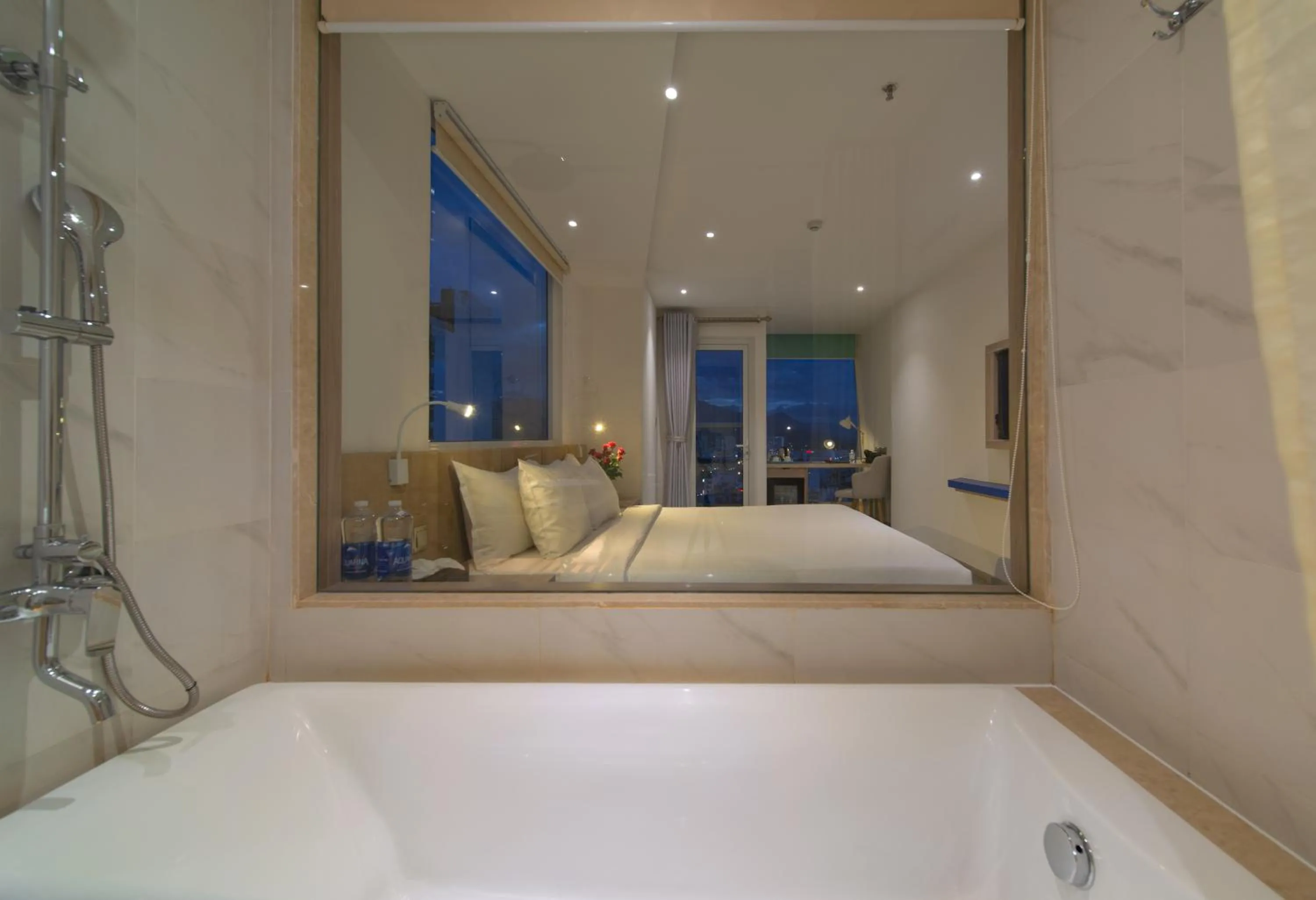 Shower in Le's Cham Hotel