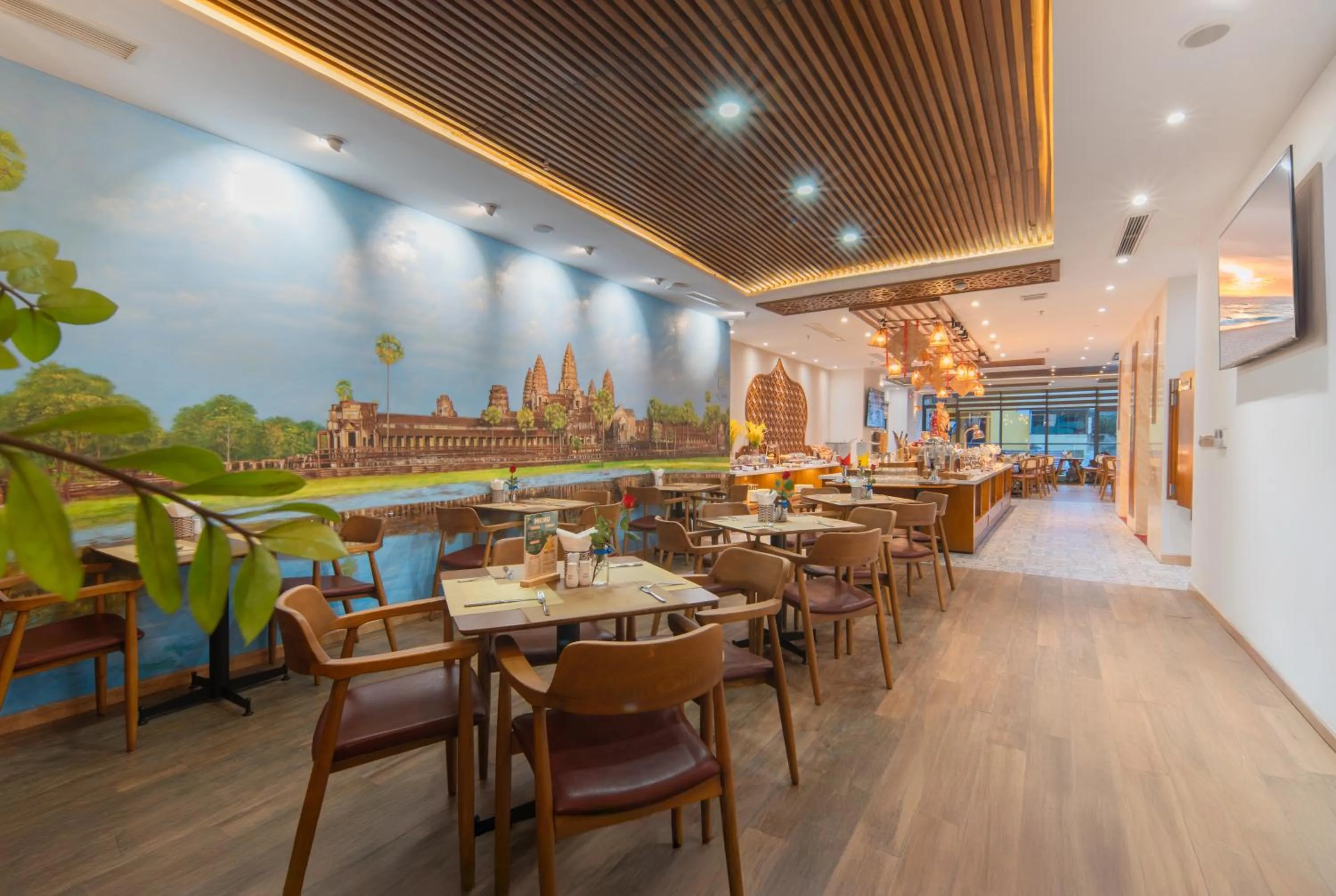 Restaurant/places to eat in Le's Cham Hotel